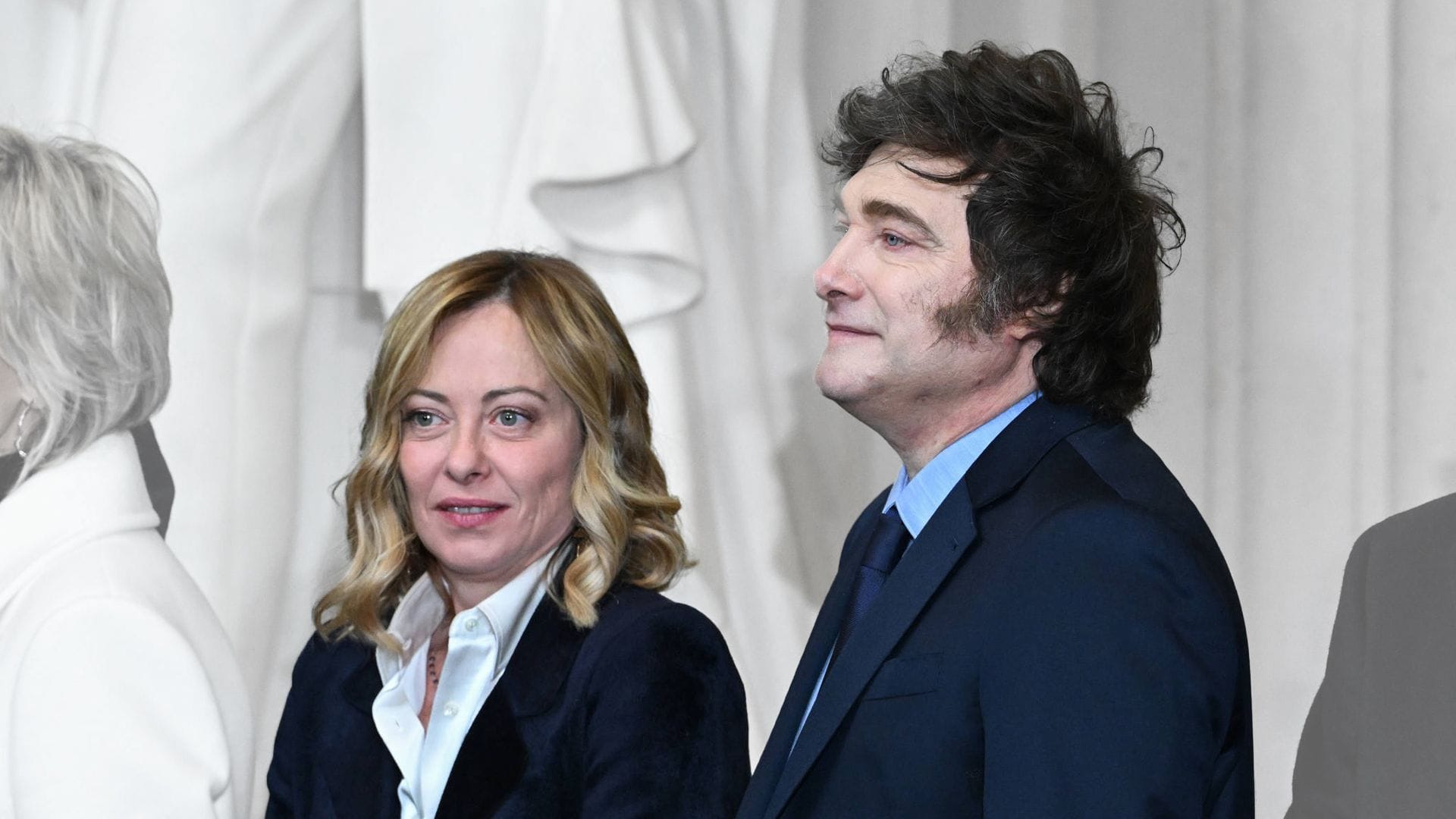 Internationale Gäste in der Rotunde: Die italienische Premierministerin Giorgia Meloni wohnte der Zeremonie an der Seite des argentinischen Präsidenten Javier Milei bei.