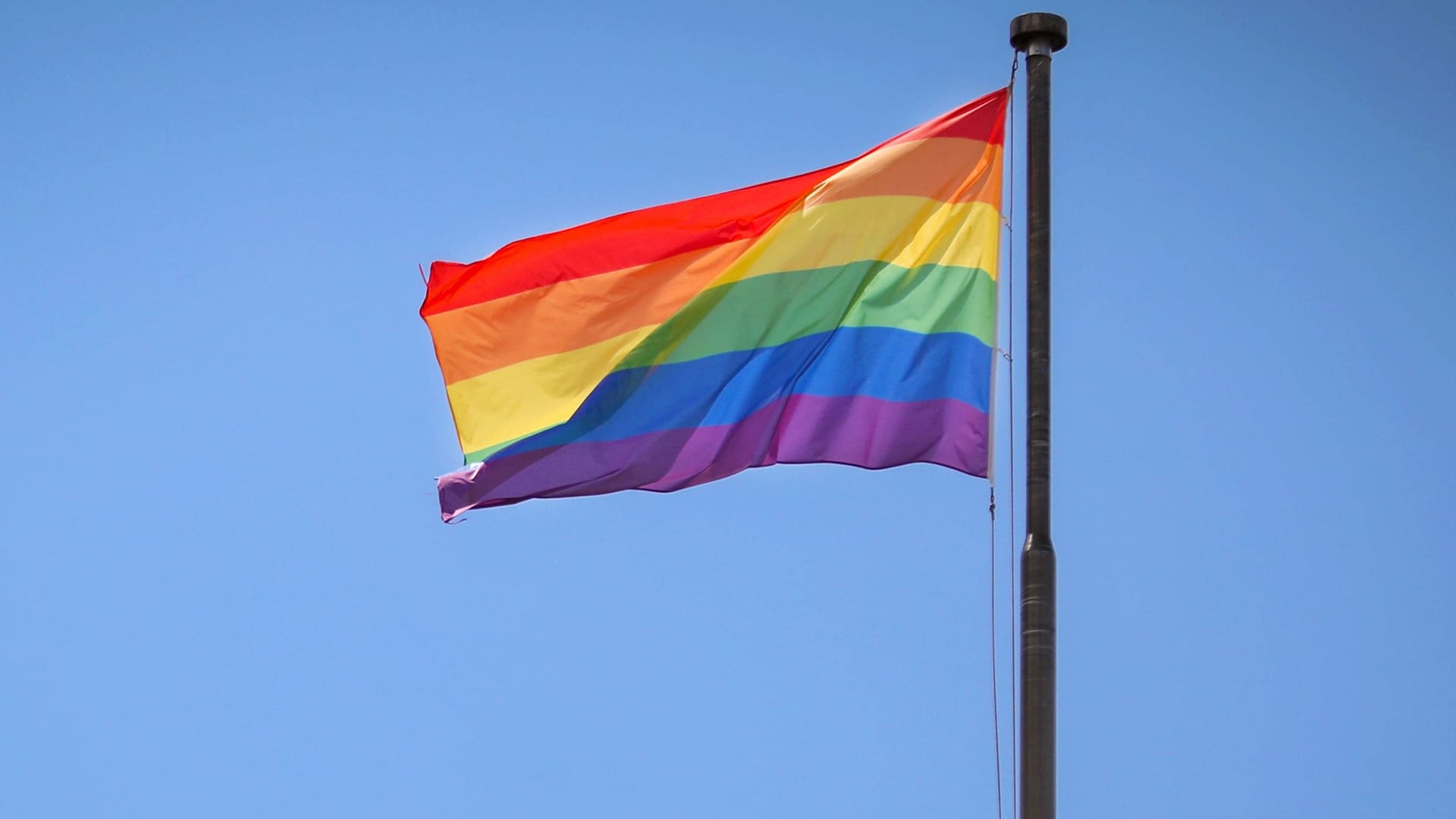 Regenbogenflagge in Hamburg.