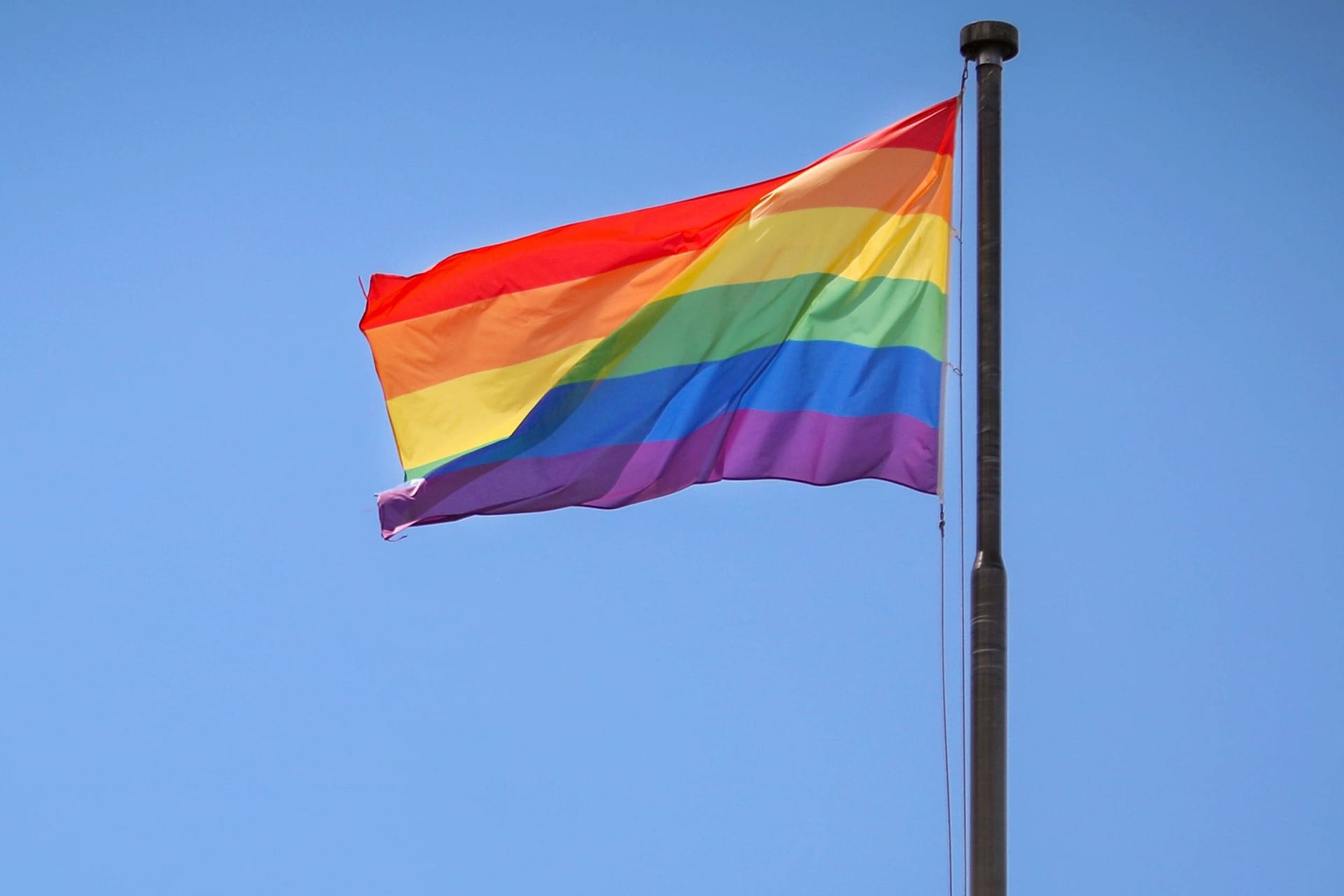 Regenbogenflagge in Hamburg.