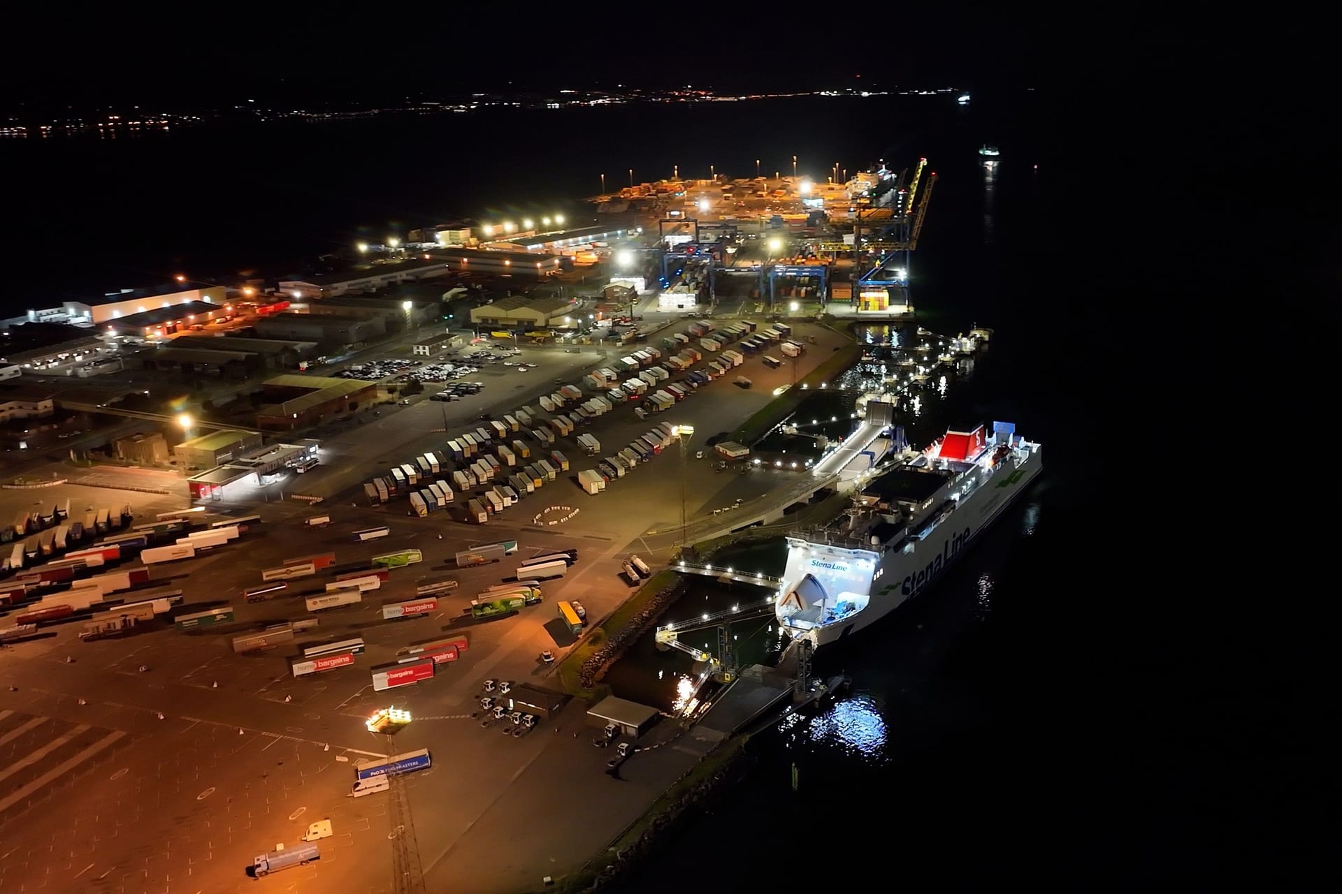 Soll modernisiert werden: nächtlicher Blick auf den Hafen von Belfast.