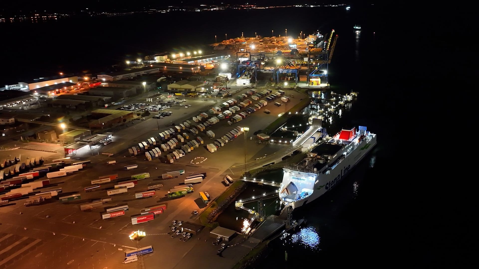 Soll modernisiert werden: nächtlicher Blick auf den Hafen von Belfast.