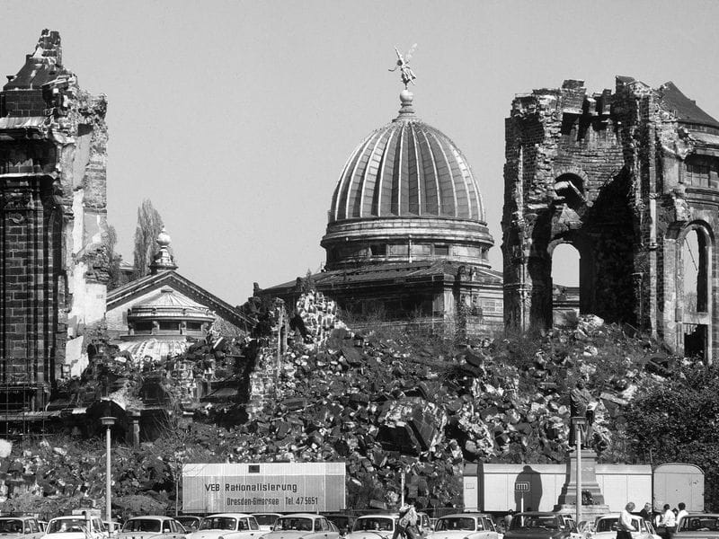 Dresden wurde im Februar 1945 Ziel von britischen und amerikanischen Bomber erheblich zerstört (Archivbild).