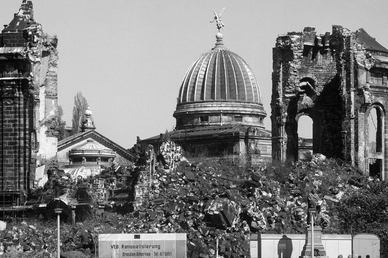 Dresden wurde im Februar 1945 Ziel von britischen und amerikanischen Bomber erheblich zerstört (Archivbild).