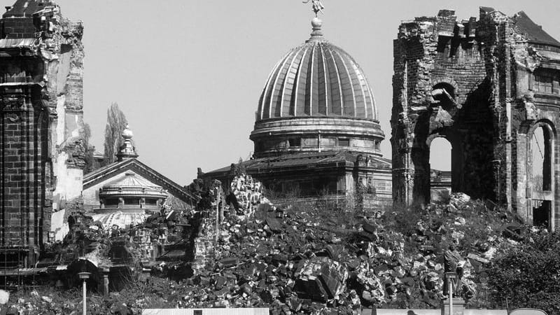 Dresden wurde im Februar 1945 Ziel von britischen und amerikanischen Bomber erheblich zerstört (Archivbild).