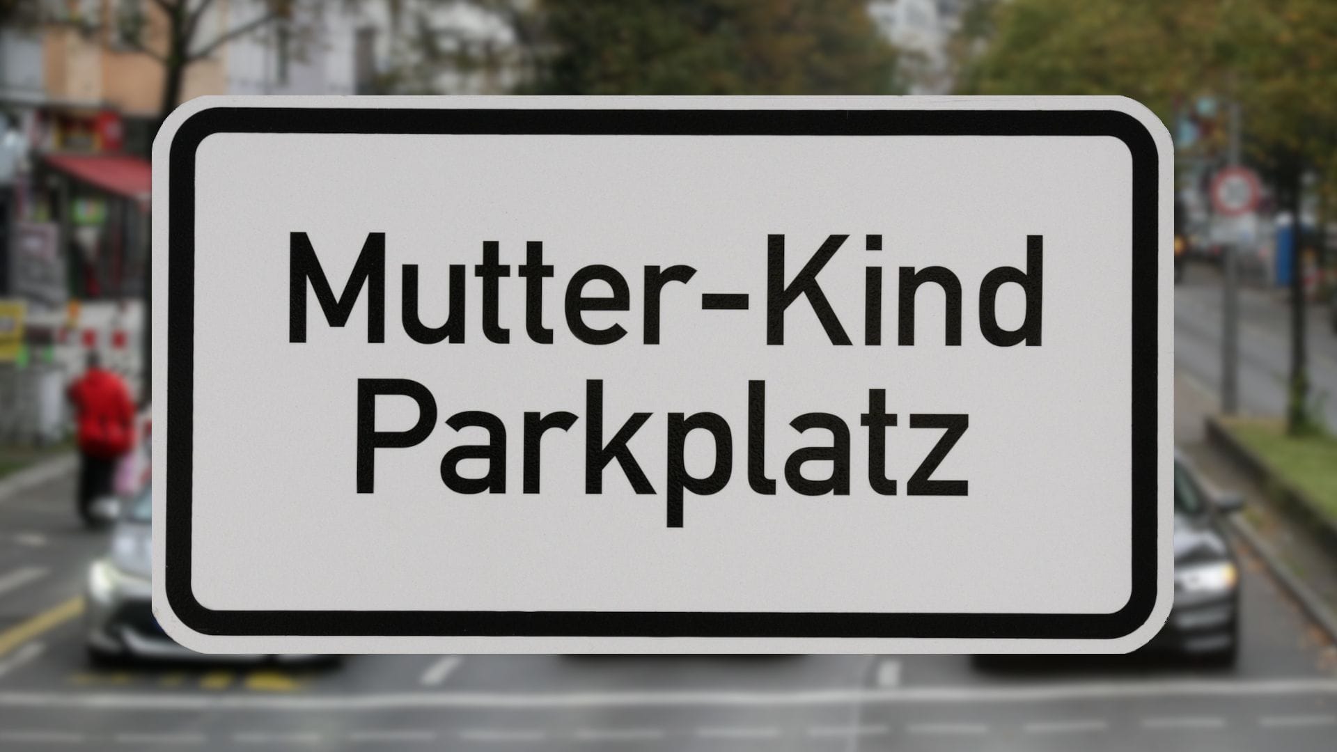 Für Eltern gedacht, von anderen genutzt: Mutter-Kind-Parkplätze sind eine Erleichterung – doch Rücksichtslosigkeit macht sie oft unbrauchbar.