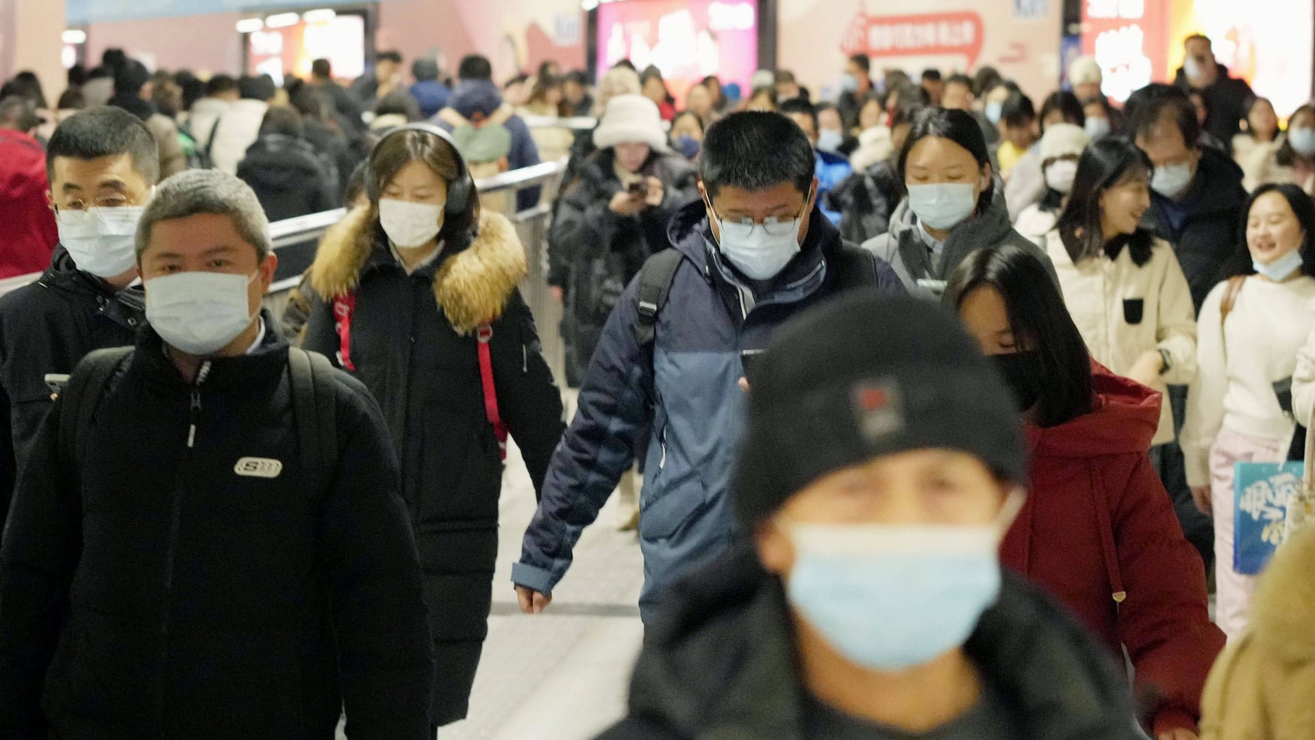 Nicht unüblich in China: In Peking werden zu dieser Jahreszeit wieder Masken getragen.