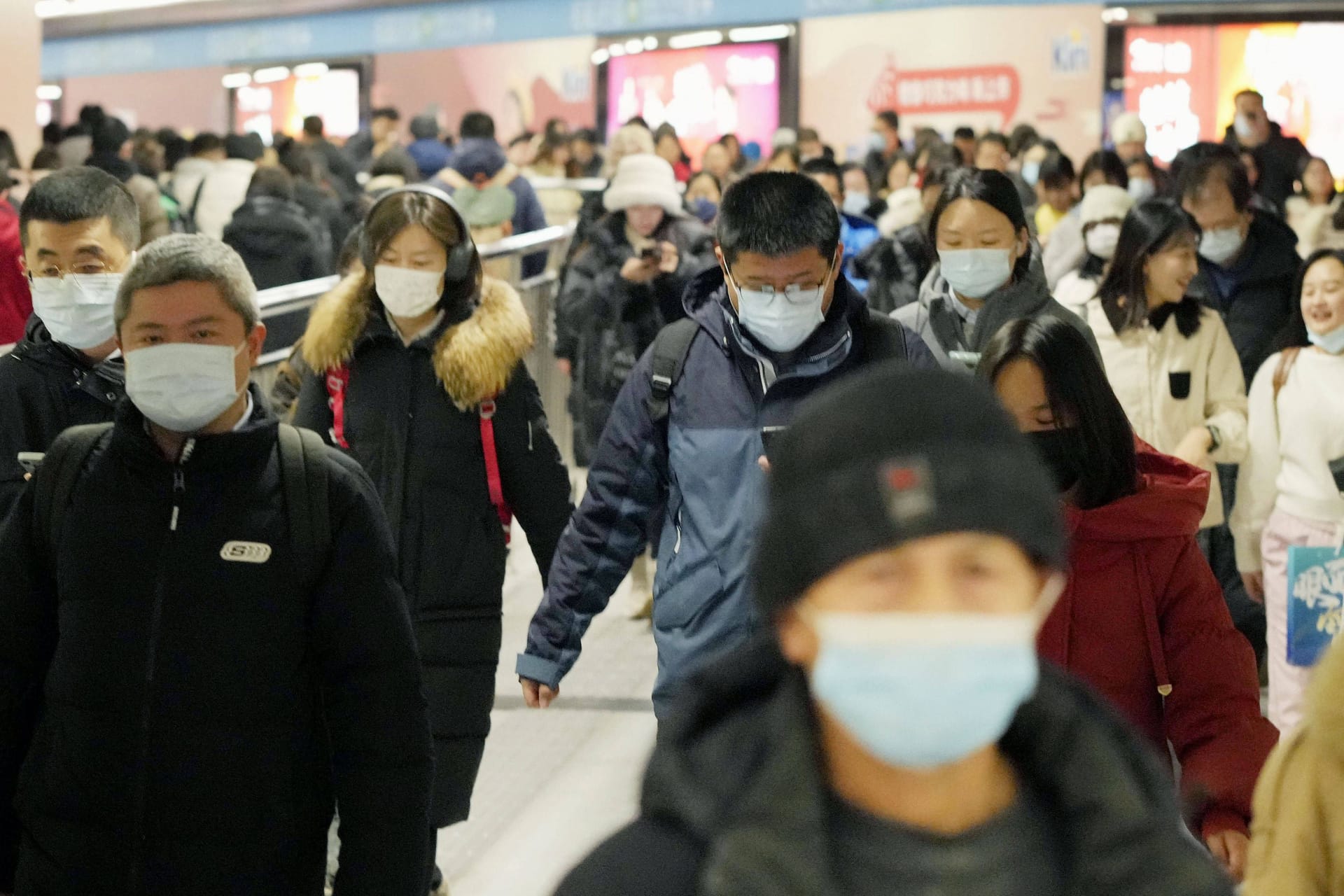 Nicht unüblich in China: In Peking werden zu dieser Jahreszeit wieder Masken getragen.