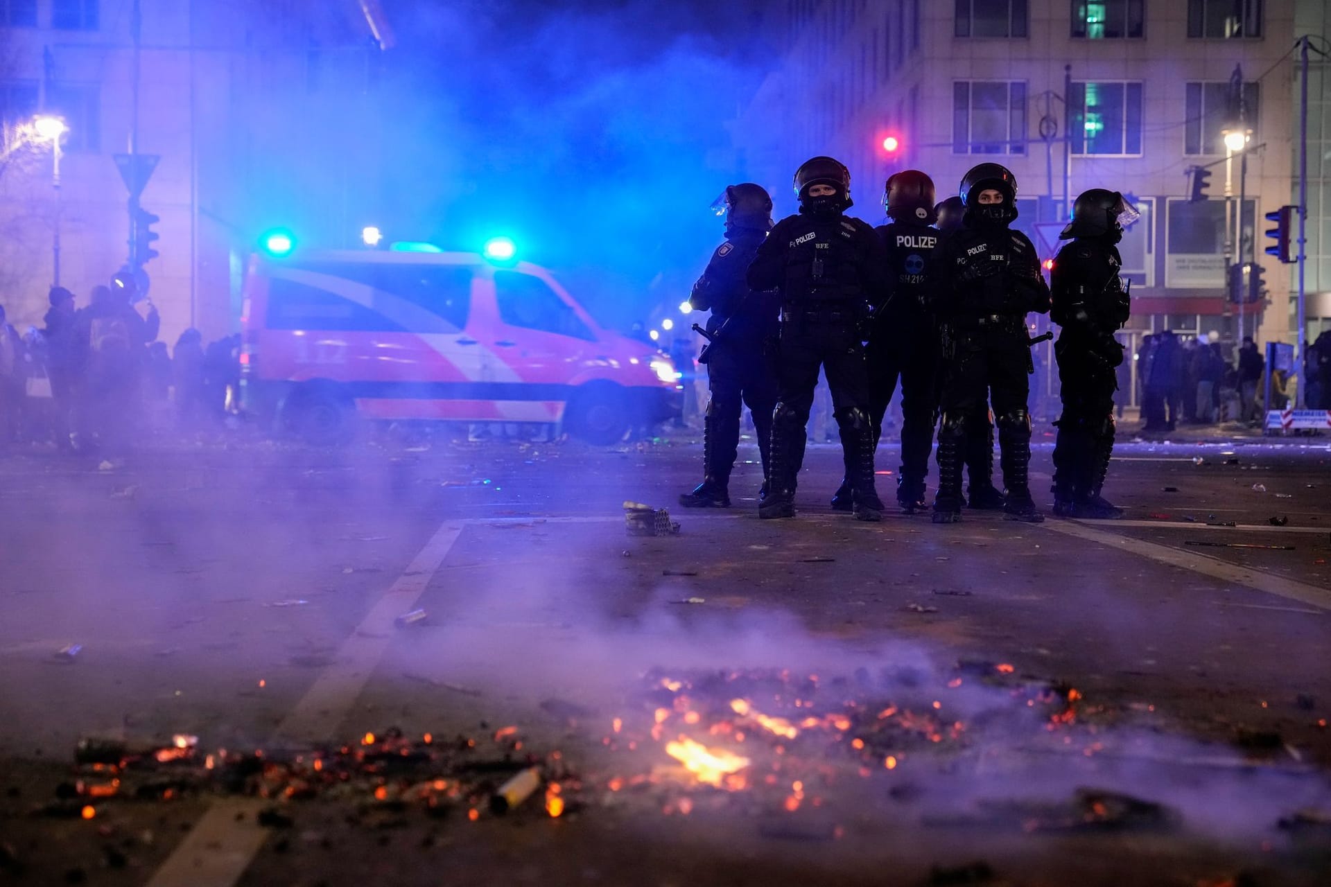 Polizisten in Berlin: In der Hauptstadt waren Tausende Beamte im Einsatz.