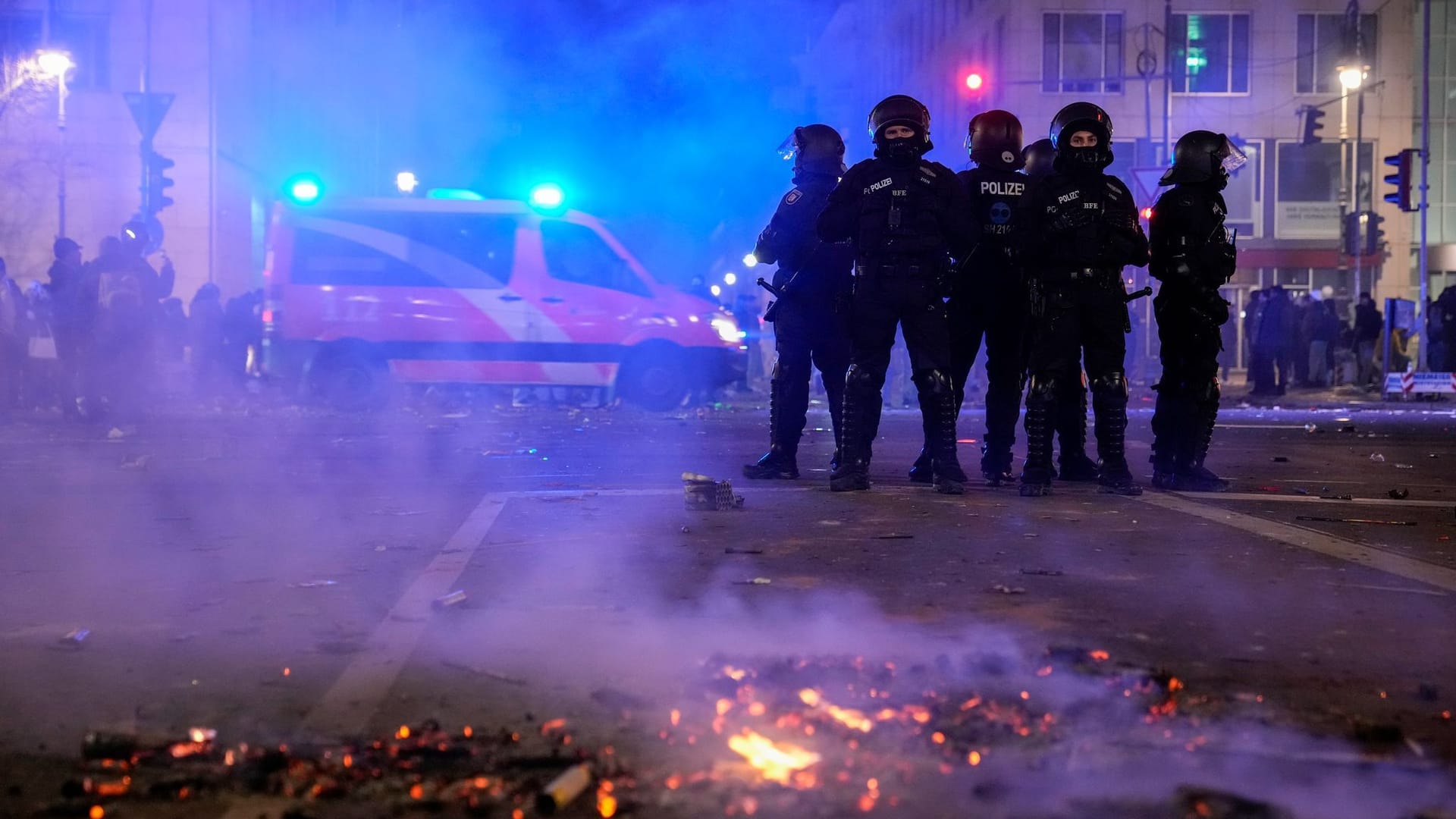 Polizisten in Berlin: In der Hauptstadt waren Tausende Beamte im Einsatz.