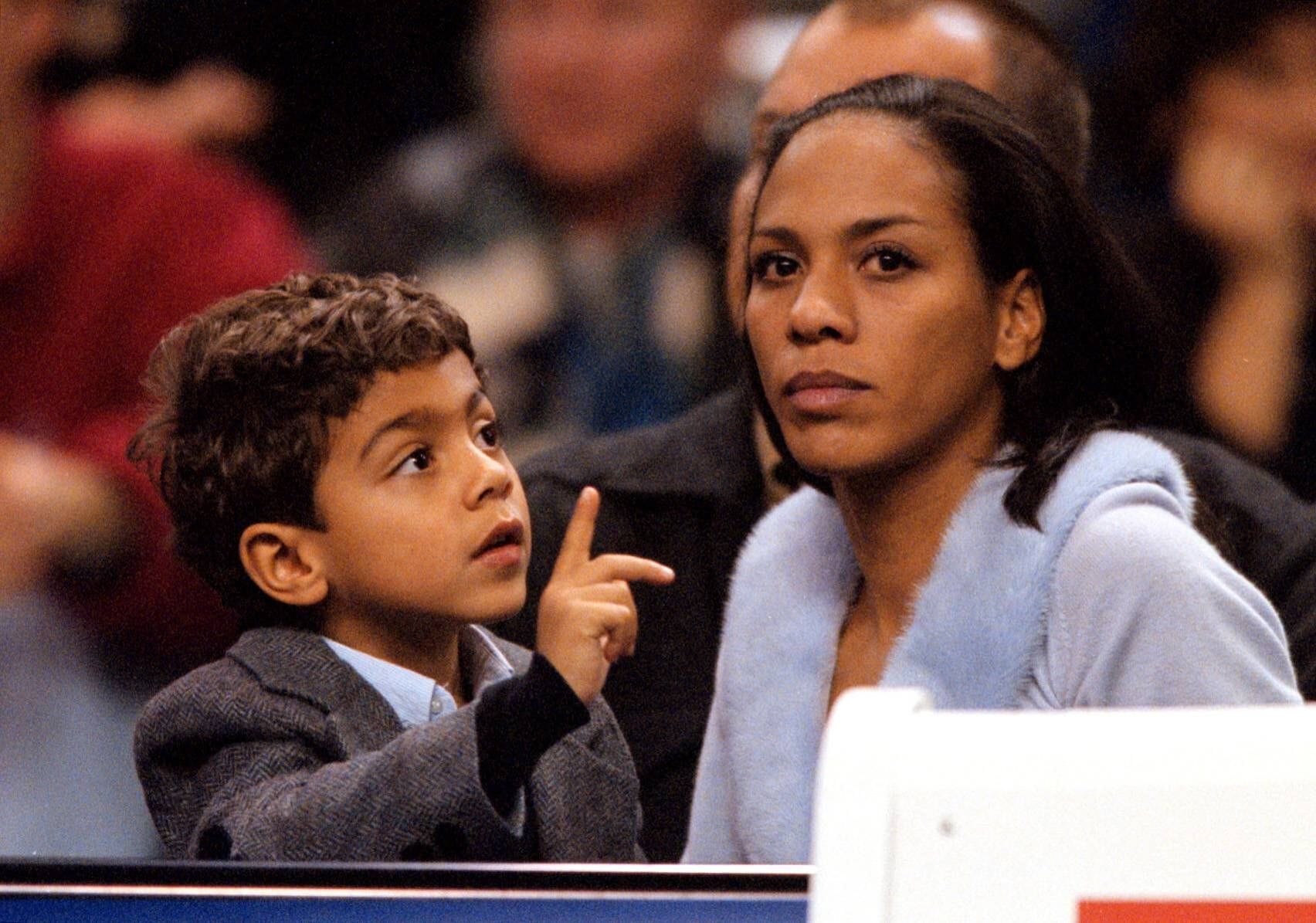 Barbara Becker und Sohn Noah bei einem Tennisturnier von Boris im Jahr 1998.