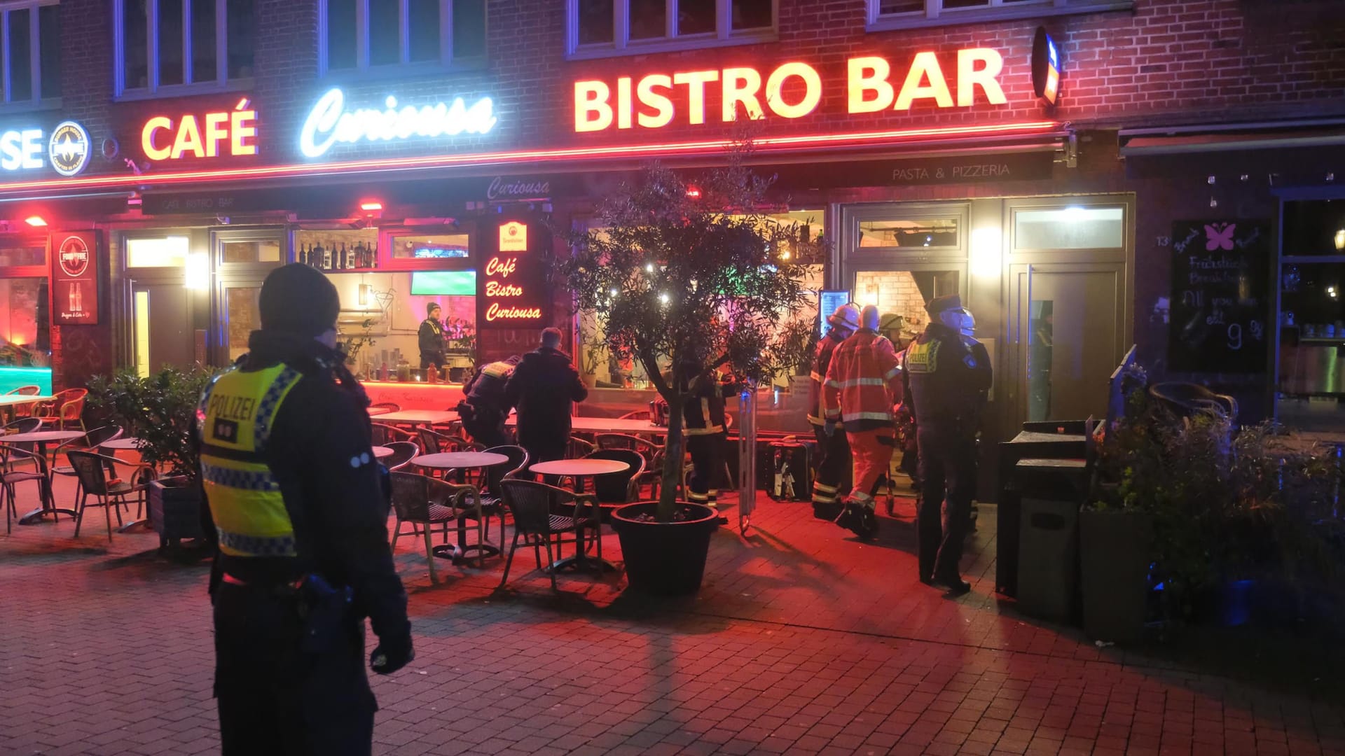 Tatort am Hansaplatz: Die Polizei durchsuchte am Abend einige Lokalitäten in der Nähe.