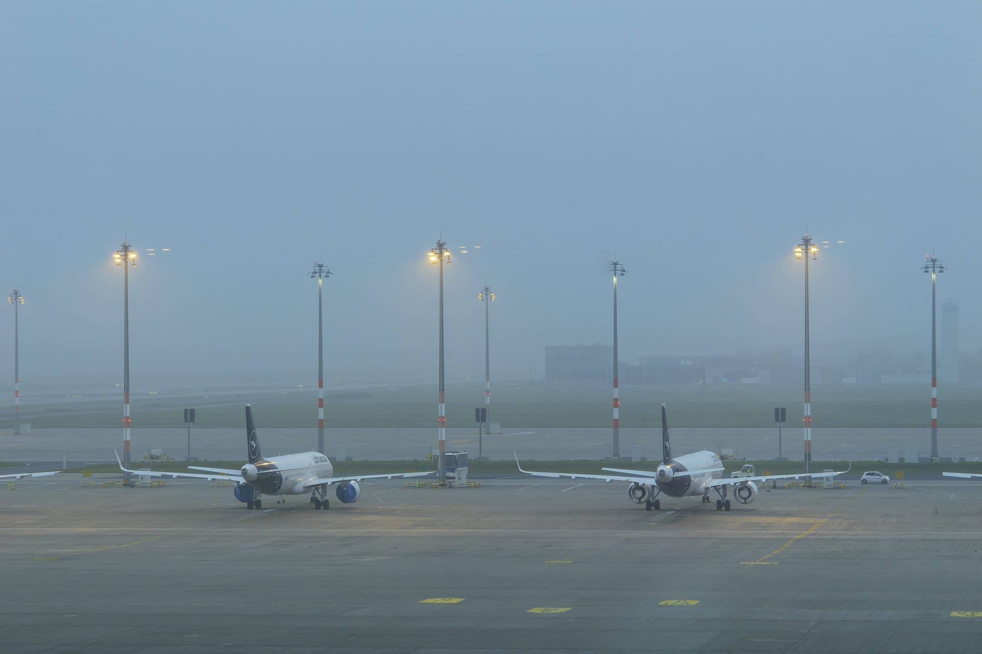 Rollfeld des BER (Archivbild): Am Flughafen der Hauptstadt sind mehrere Flüge ausgefallen.