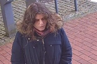 Mit diesem Fahndungsfoto sucht die Polizei nach Shirin M.: Die Frau steht im Verdacht, ihren Vermieter getötet zu haben.