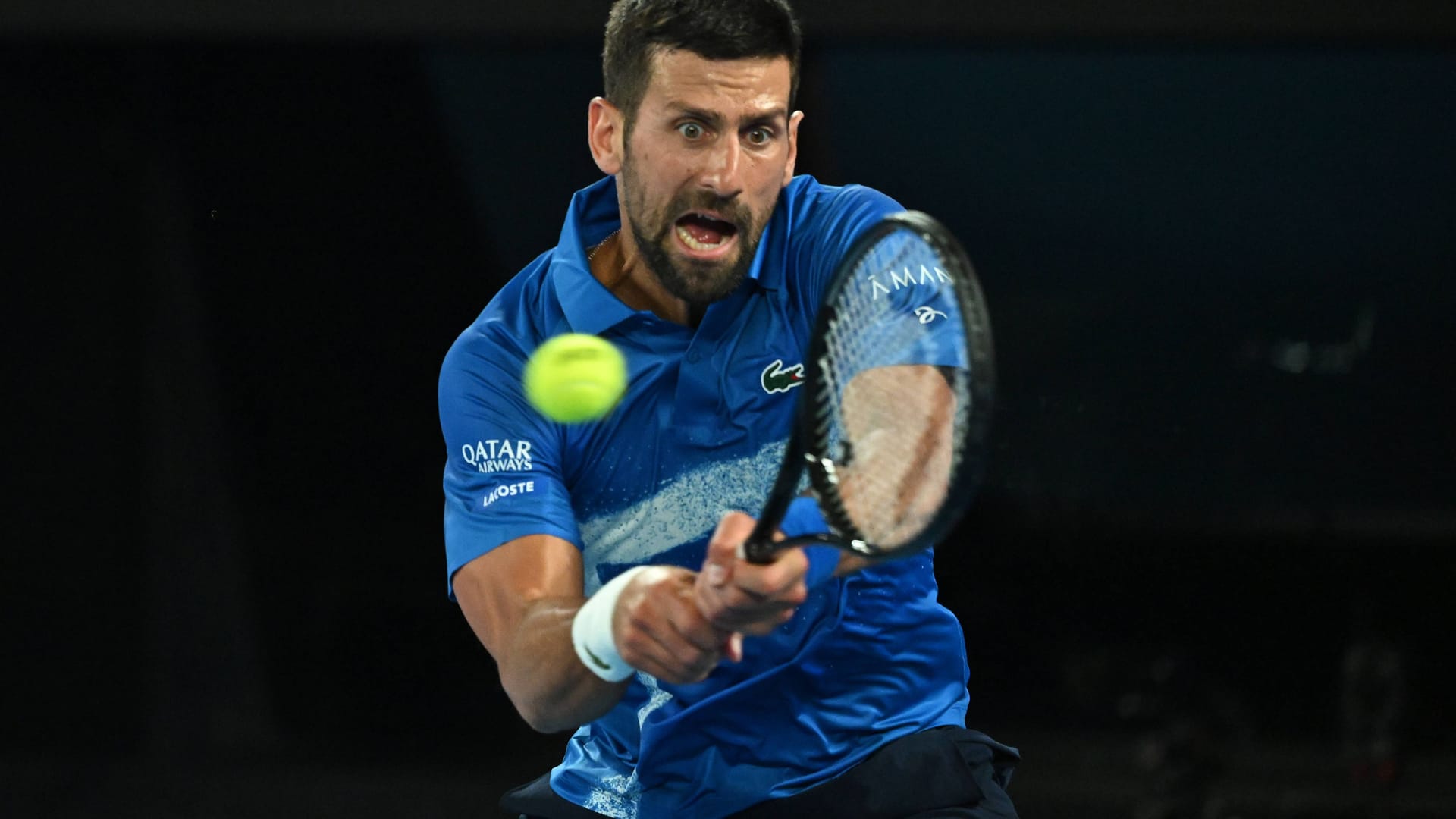 Novak Djokovic bei einem Benefizspiel im Vorfeld der Australian Open 2025 in Melbourne.