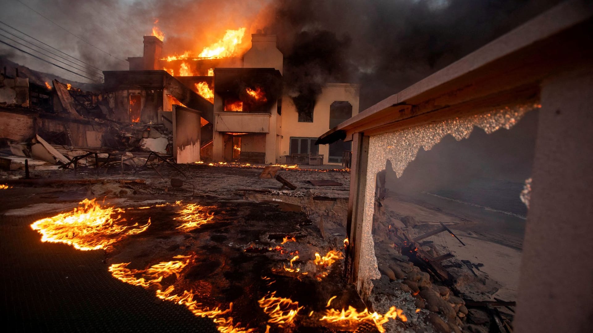 Pacific Palisades am Mittwoch: Das Feuer zerstörte Haus um Haus.