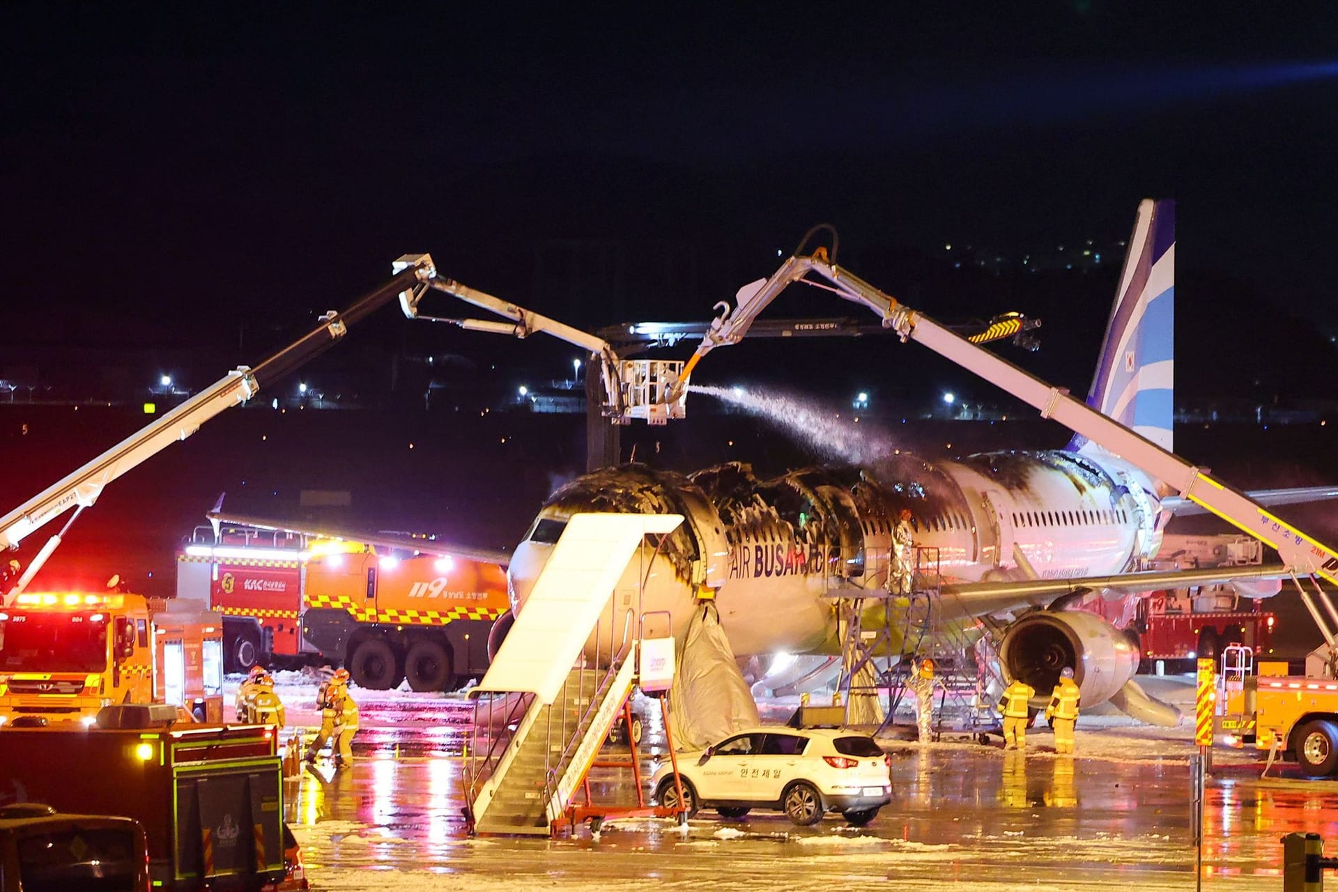 Flugzeug im südkoreanischen Busan geht in Flammen auf