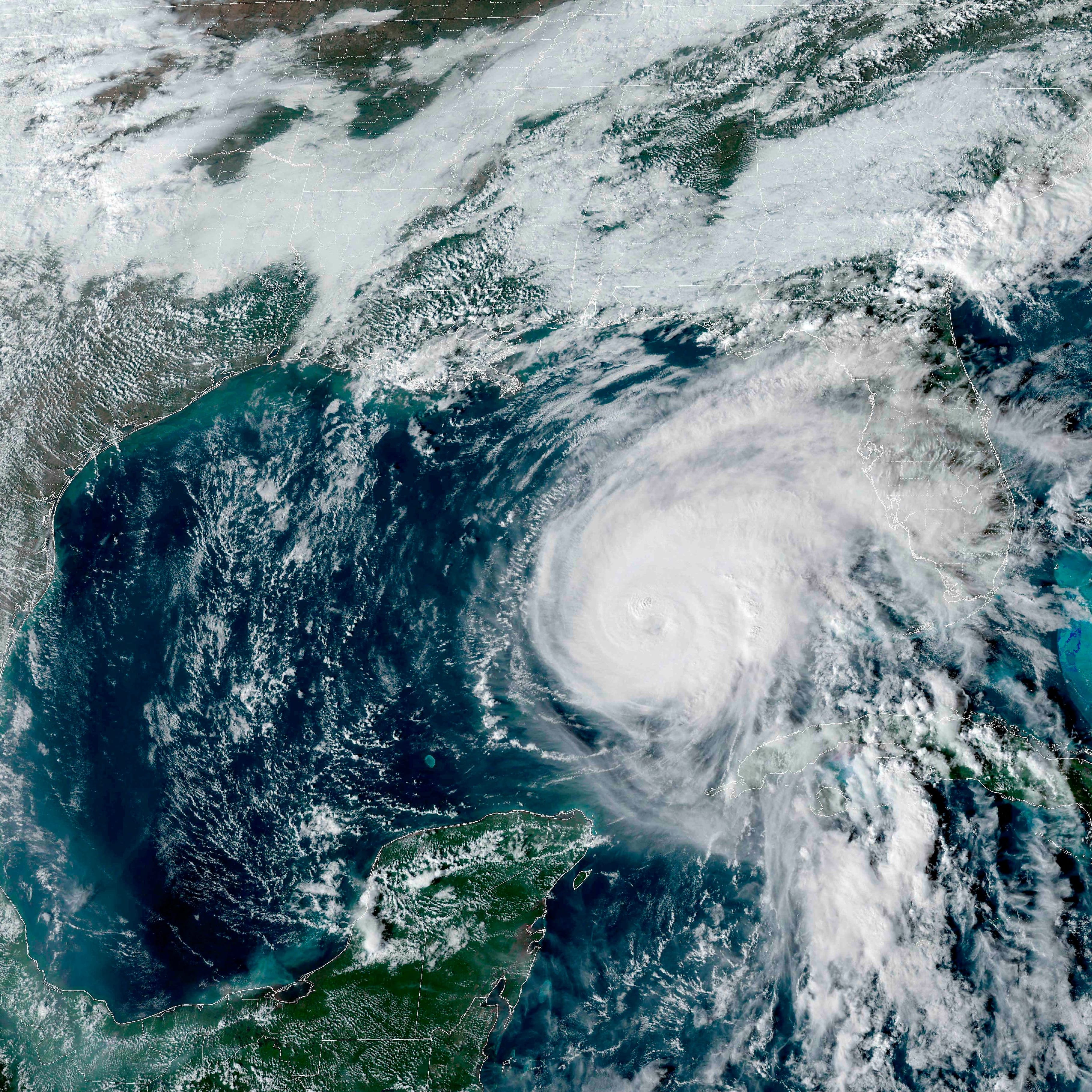 Ein Zyklon über dem Golf von Mexiko (Symbolbild). Ein ähnliches Wetterphänomen kommt aus Großbritannien zu. Gleich zwei sogenannte Bomben-Zyklone brauen sich zusammen.