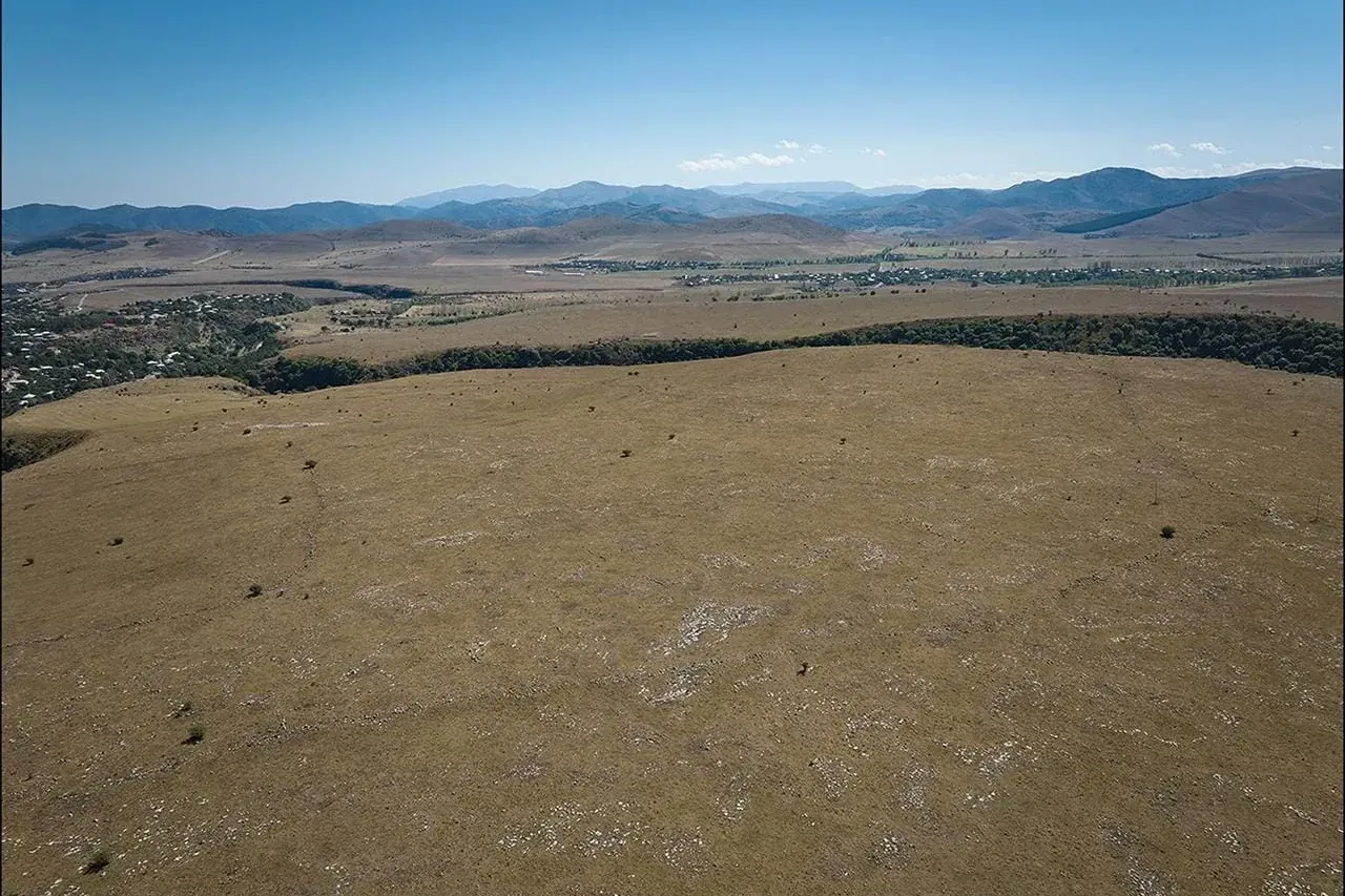 Das Plateau von Dmanisis Gora im Kaukasusgebirge: Hier stand einst die äußere Befestigungsmauer der Siedlung.