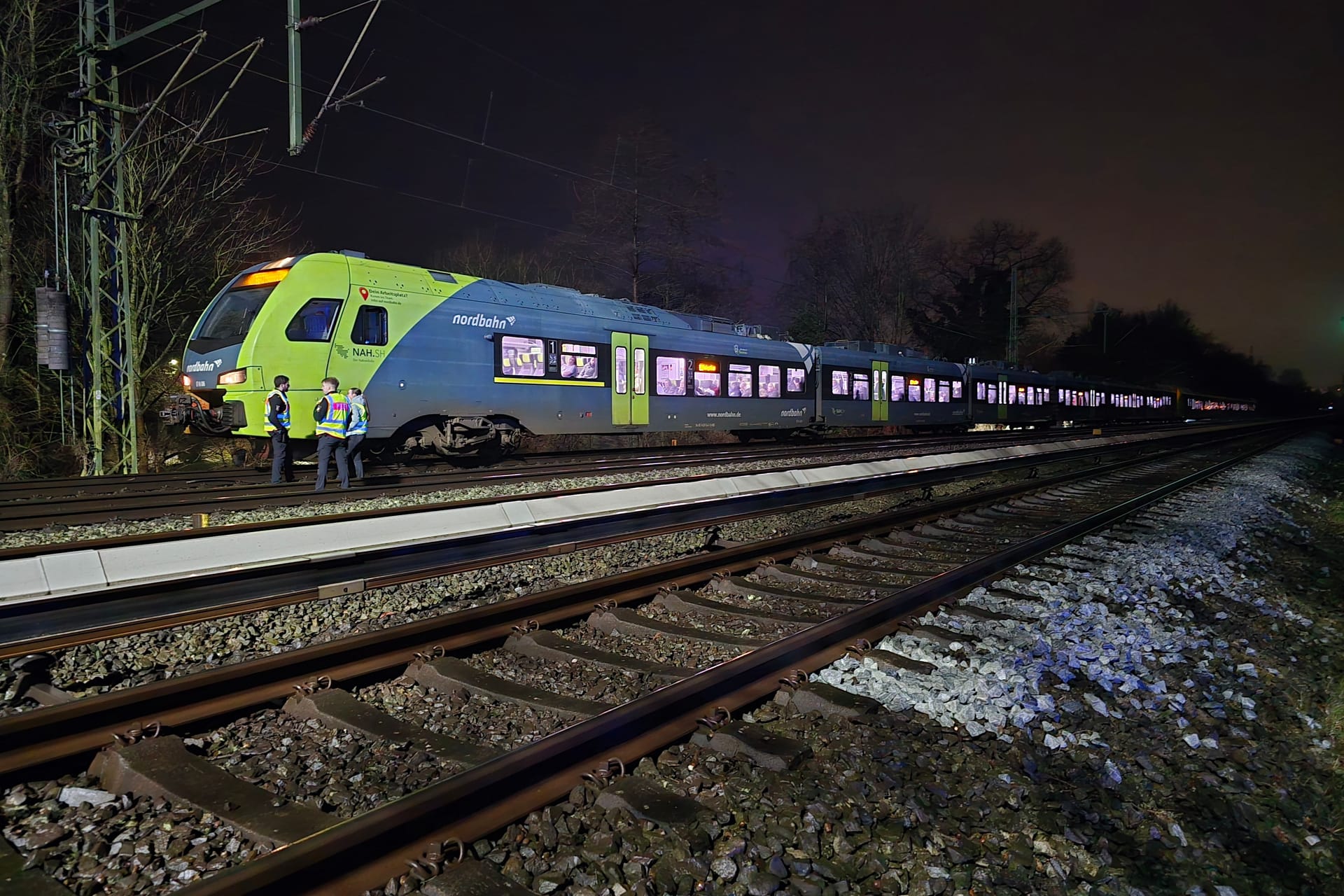 Halstenbek (Kreis Pinneberg) Bahnstrecke nach Personenunfall gesperrt