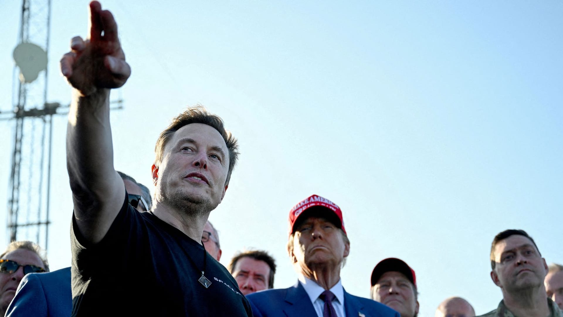 Elon Musk (l) mit Donald Trump: Die beiden arbeiten eng zusammen.