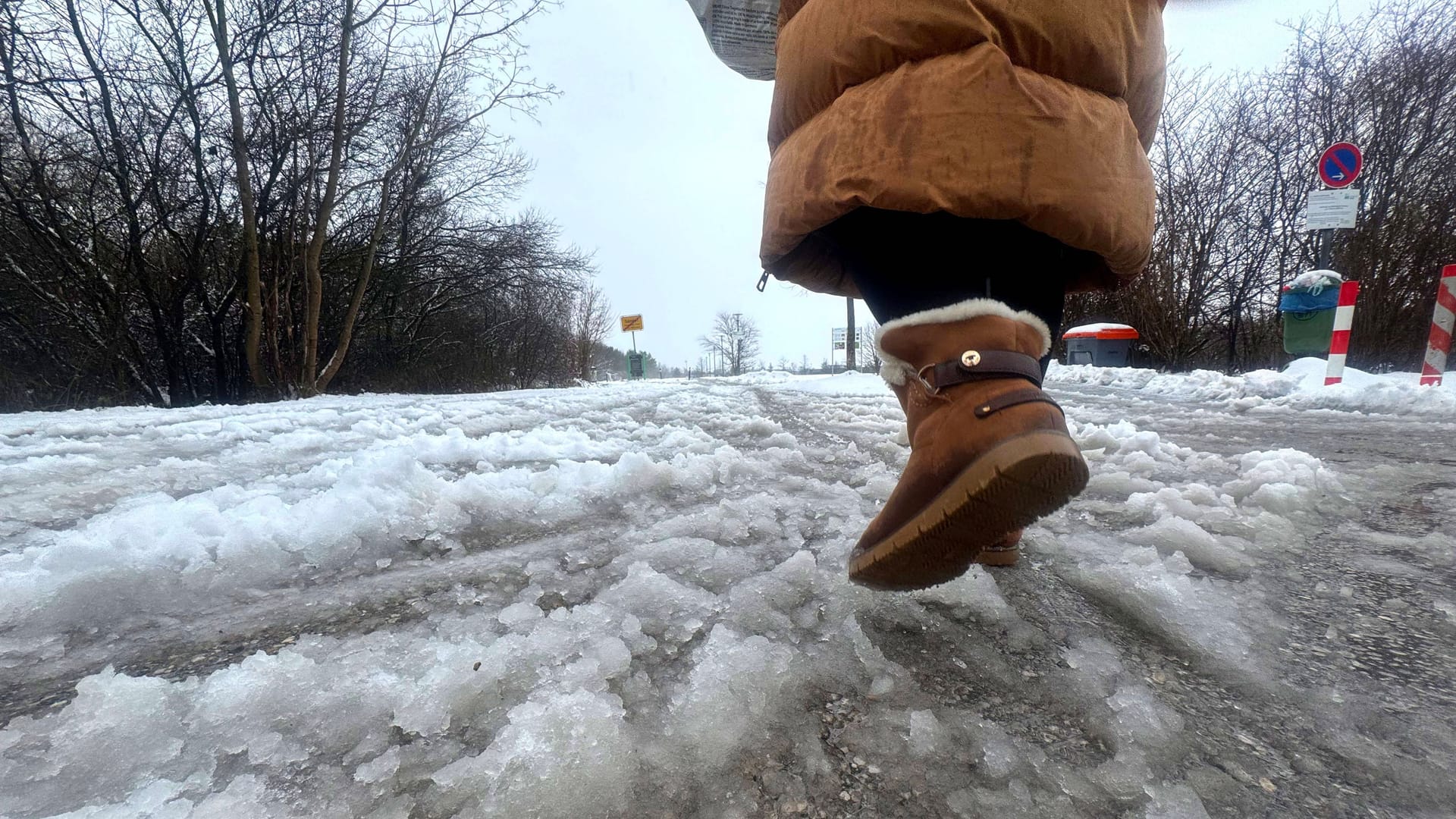 Tauwetter in München (Archivbild): Der Mittwoch ist geprägt von Regen und Schneeregen.