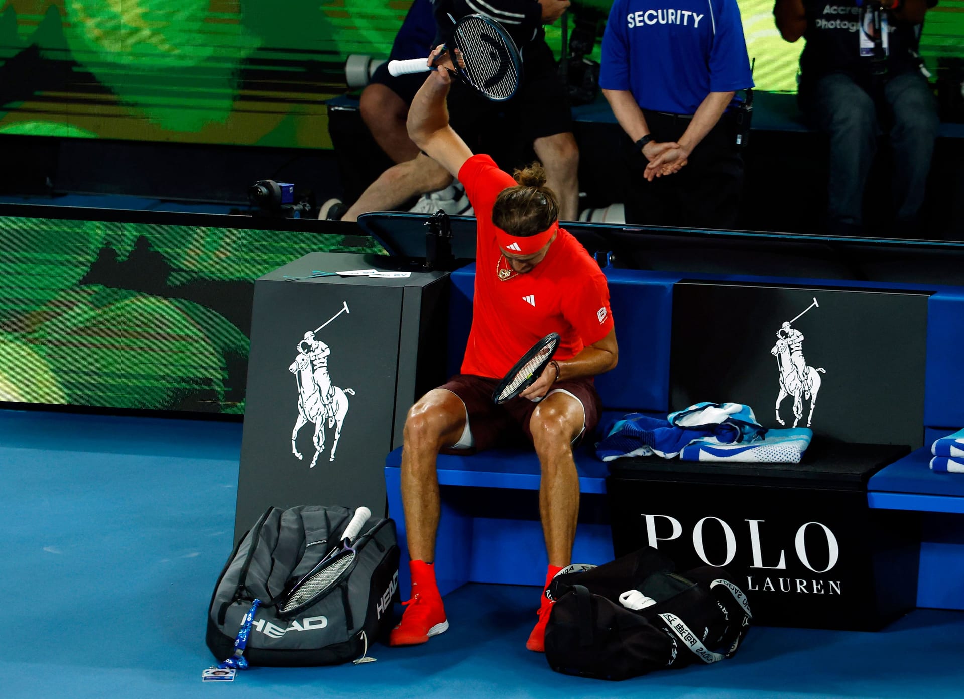 Schlägerwurf: Zverev fand einfach kein Mittel gegen den amtierenden Titelträger.