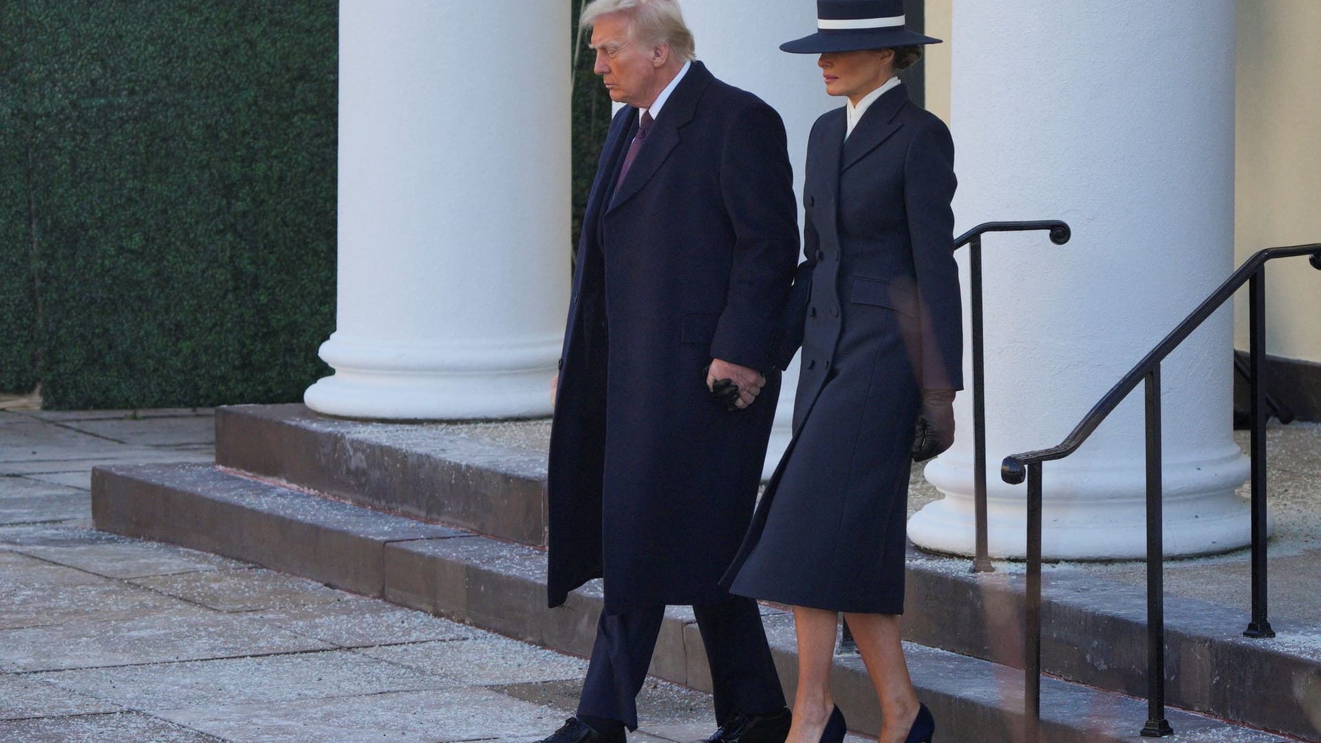 Donald und Melania Trump vor der St. John's Church. Auch die restlichen Mitglieder des Trump-Clans sind dabei.