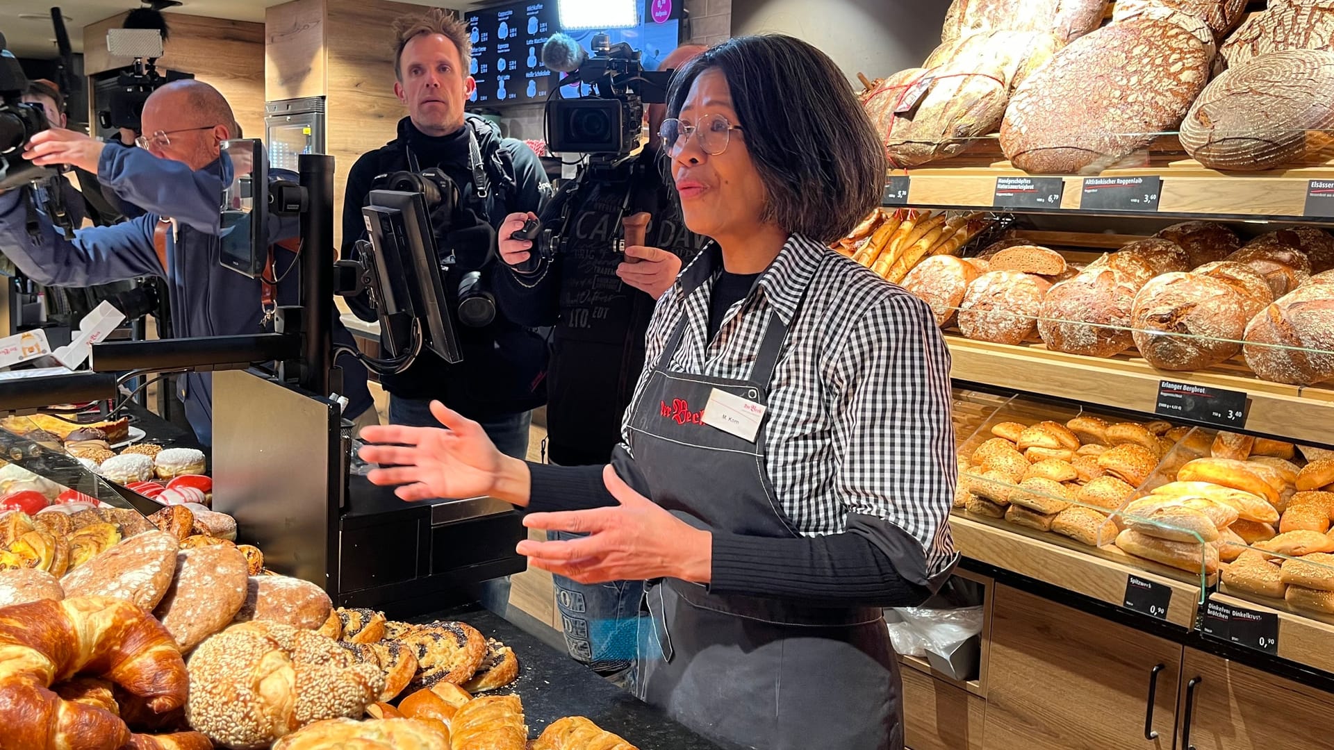 Die Bäckereiverkäuferin: Die Situation im Hauptbahnhof sei "schlimm" – sie berichtete unter anderem von aggressiven Bettlern.