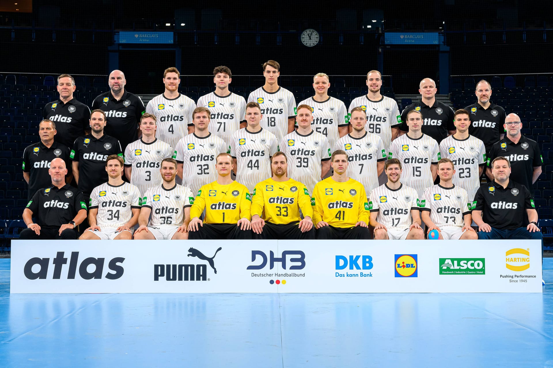 Der erste große Titel seit der Europameisterschaft 2016: Das ist das Ziel der deutschen Handball-Nationalmannschaft bei der Weltmeisterschaft in Dänemark, Kroatien und Norwegen. Bundestrainer Alfred Gíslason will mit seiner Mannschaft nach der Silbermedaille bei Olympia den nächsten Schritt machen. Diesen Kader hat er für die Mission ausgewählt.