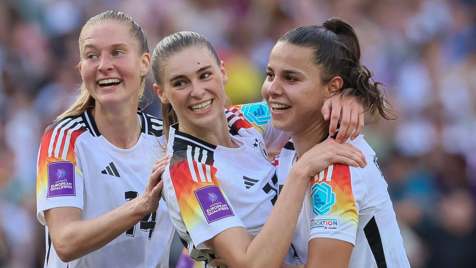 Janina Minge, Jule Brand und Lena Oberdorf (v. r. n. l.): Die DFB-Frauen kämpfen im Sommer um den EM-Titel.