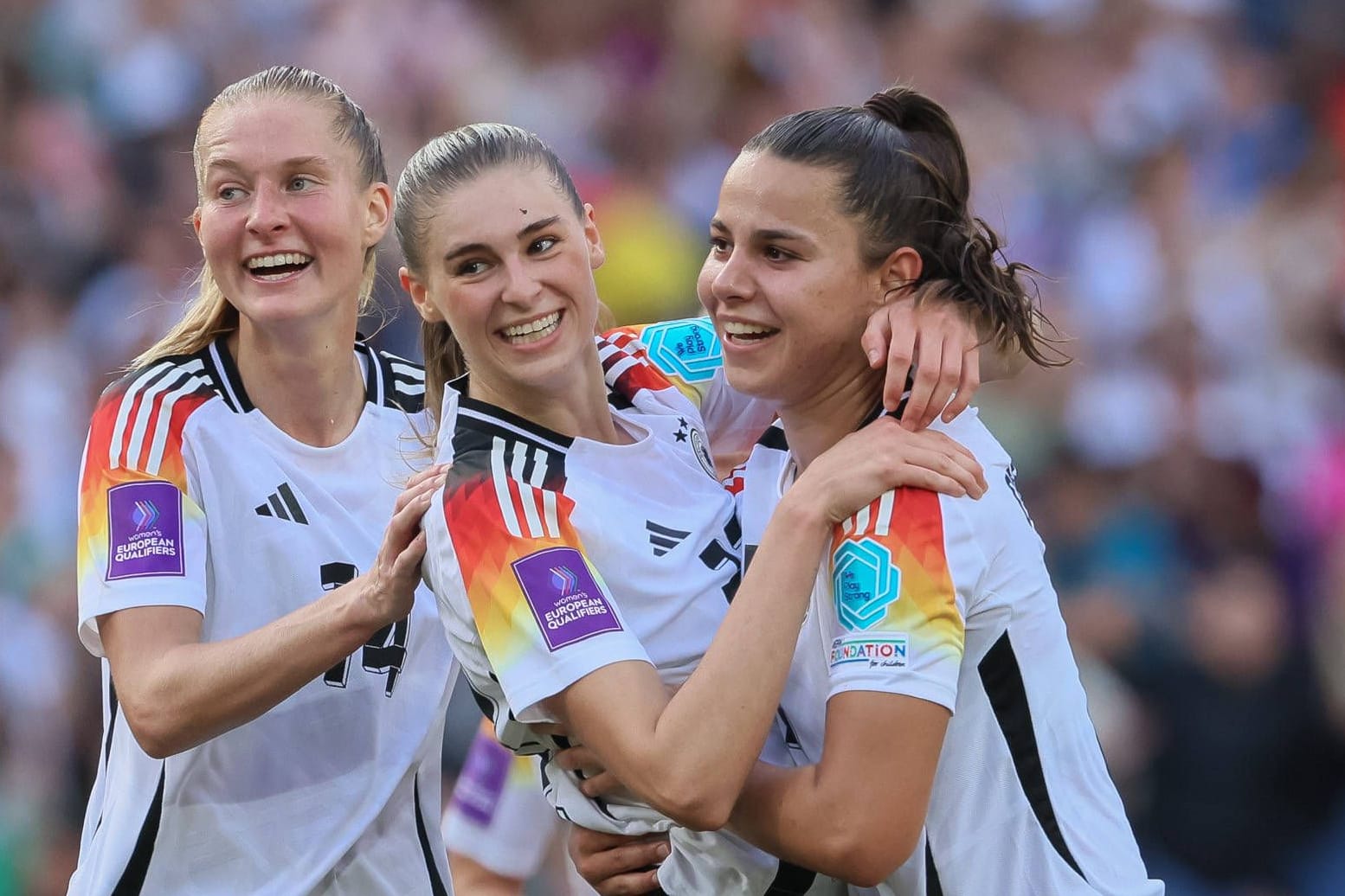 Janina Minge, Jule Brand und Lena Oberdorf (v. r. n. l.): Die DFB-Frauen kämpfen im Sommer um den EM-Titel.