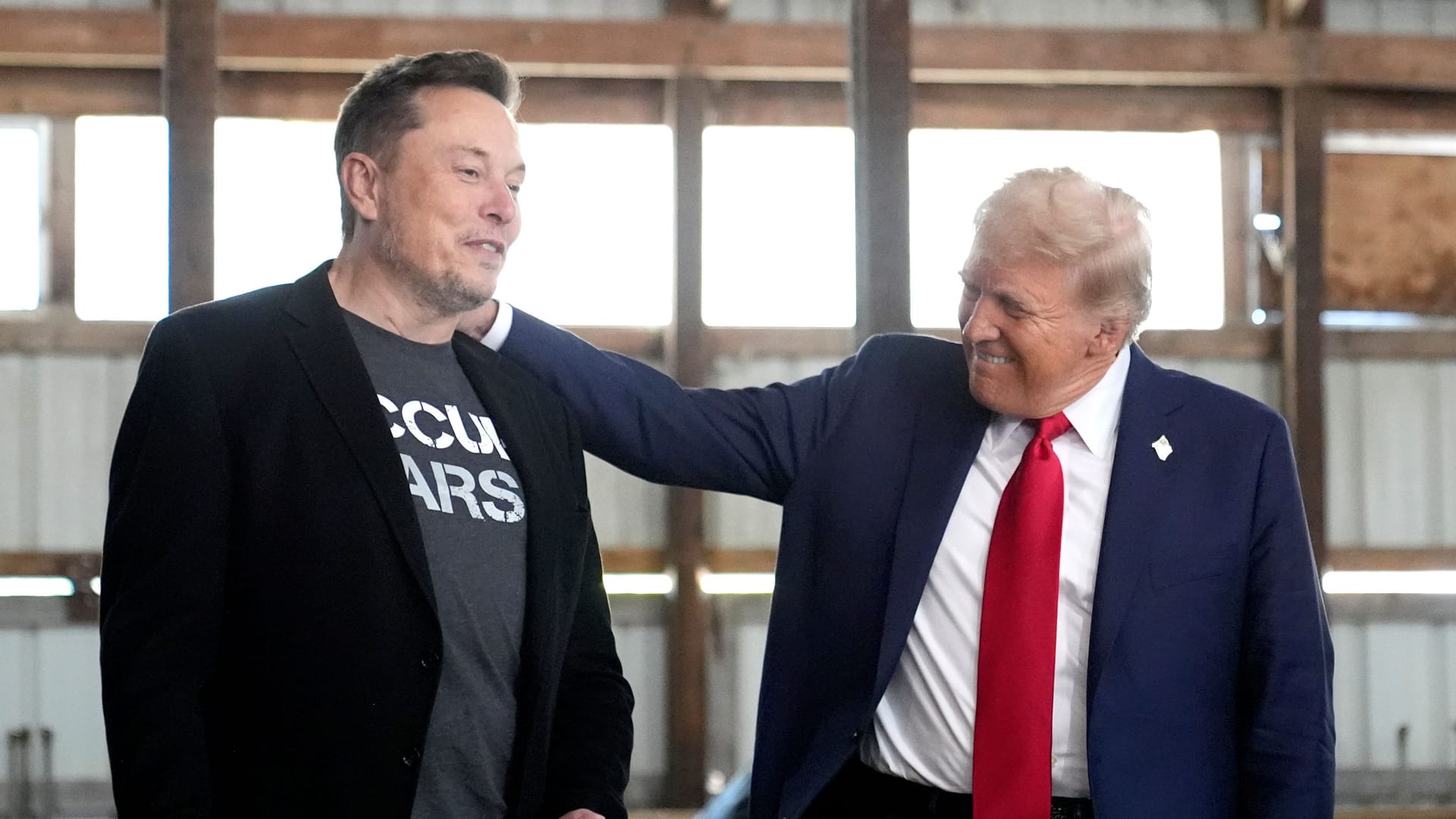 Elon Musk und Donald Trump (Archivfoto): Der Tech-Millionär gilt als einflussreicher Unterstützer des neuen US-Präsidenten.