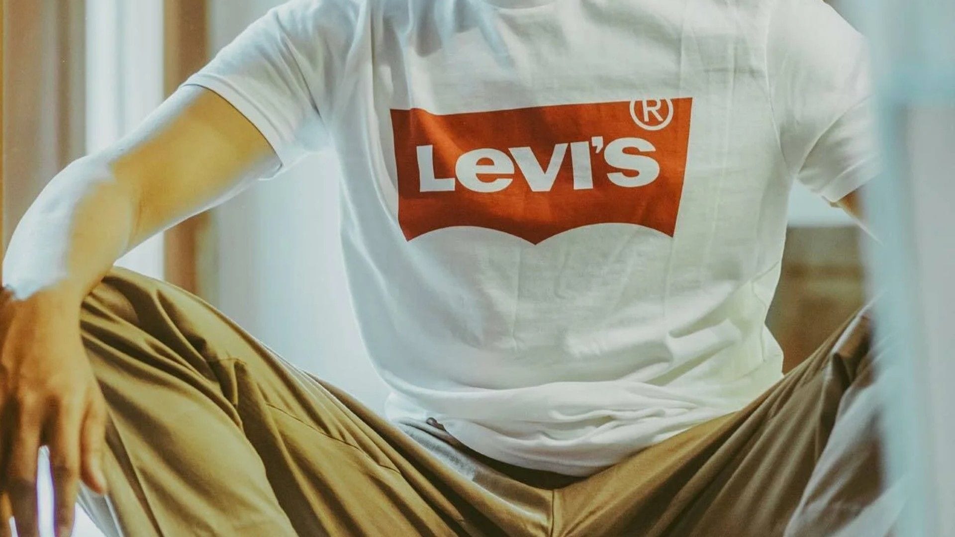 Aktuell sind T-Shirts, Jeans und mehr der bekannten Marke Levi's bei Amazon zu attraktiven Sonderpreisen erhältlich. (Symbolbild)