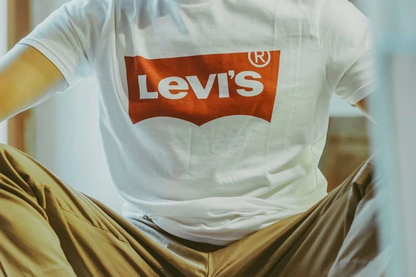 Aktuell sind T-Shirts, Jeans und mehr der bekannten Marke Levi's bei Amazon zu attraktiven Sonderpreisen erhältlich. (Symbolbild)