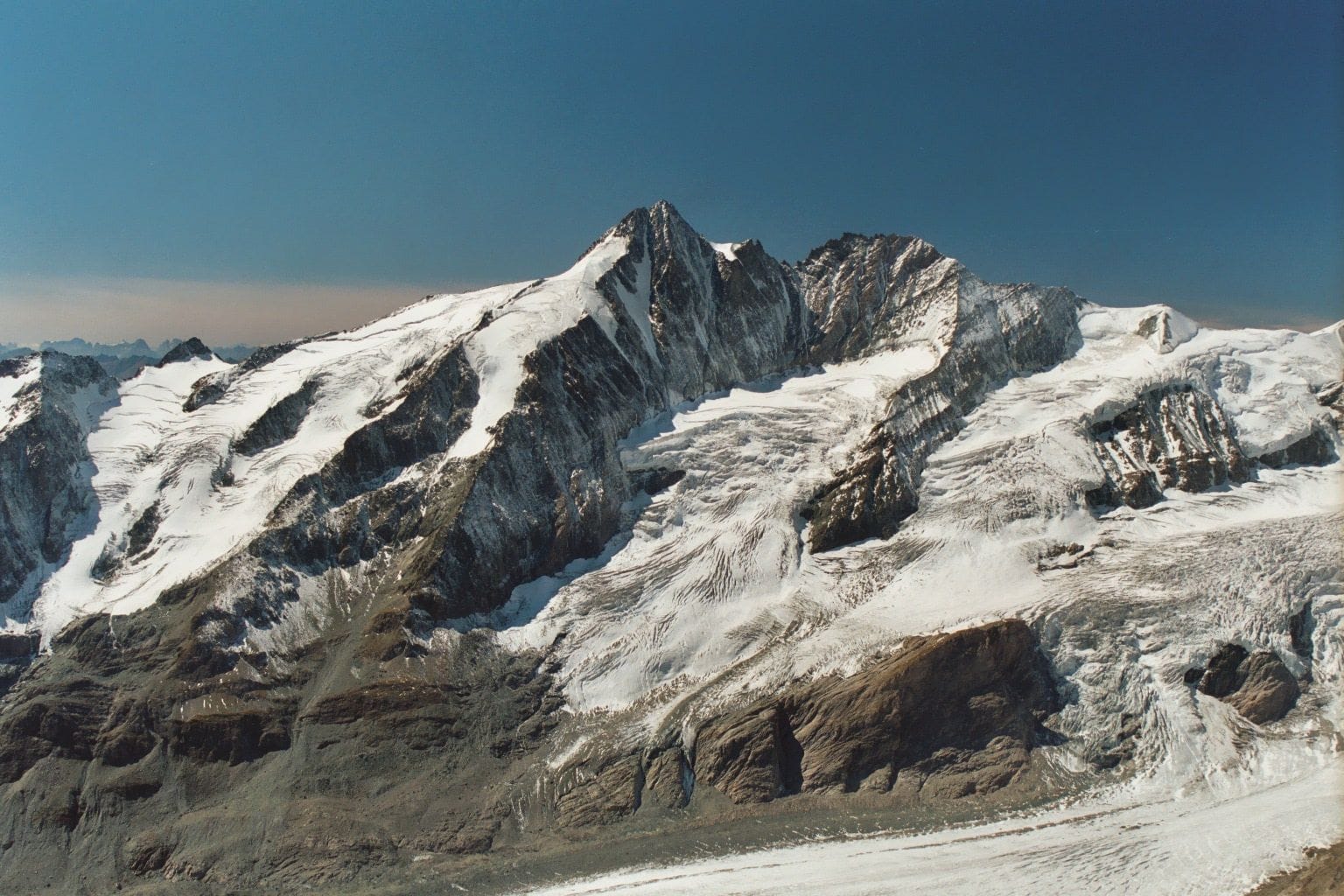 Die Nordseite des Großglockners (Archivbild): Eine Österreicherin ist auf dem höchsten Berg des Landes gestorben.