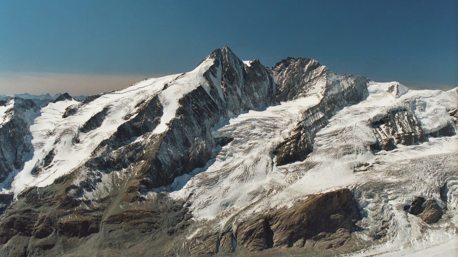 Die Nordseite des Großglockners (Archivbild): Eine Österreicherin ist auf dem höchsten Berg des Landes gestorben.