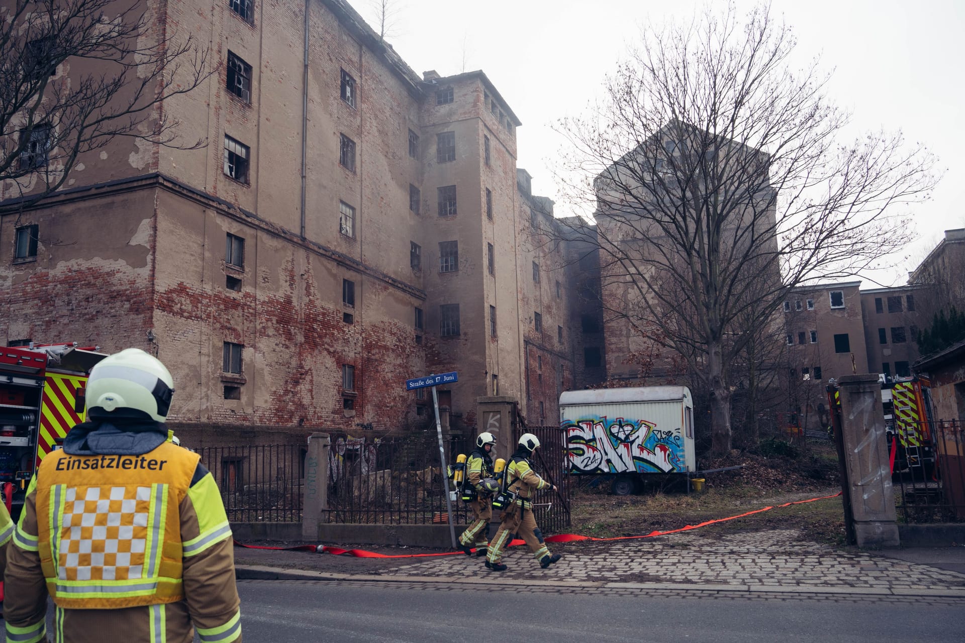 Einsatzstelle in Dresden-Niedersedlitz: Mittlerweile ist der Brand gelöscht.