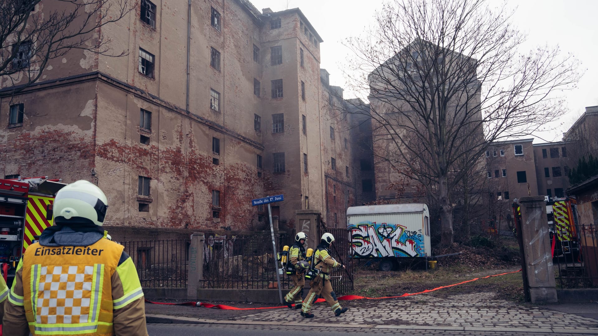 Einsatzstelle in Dresden-Niedersedlitz: Mittlerweile ist der Brand gelöscht.