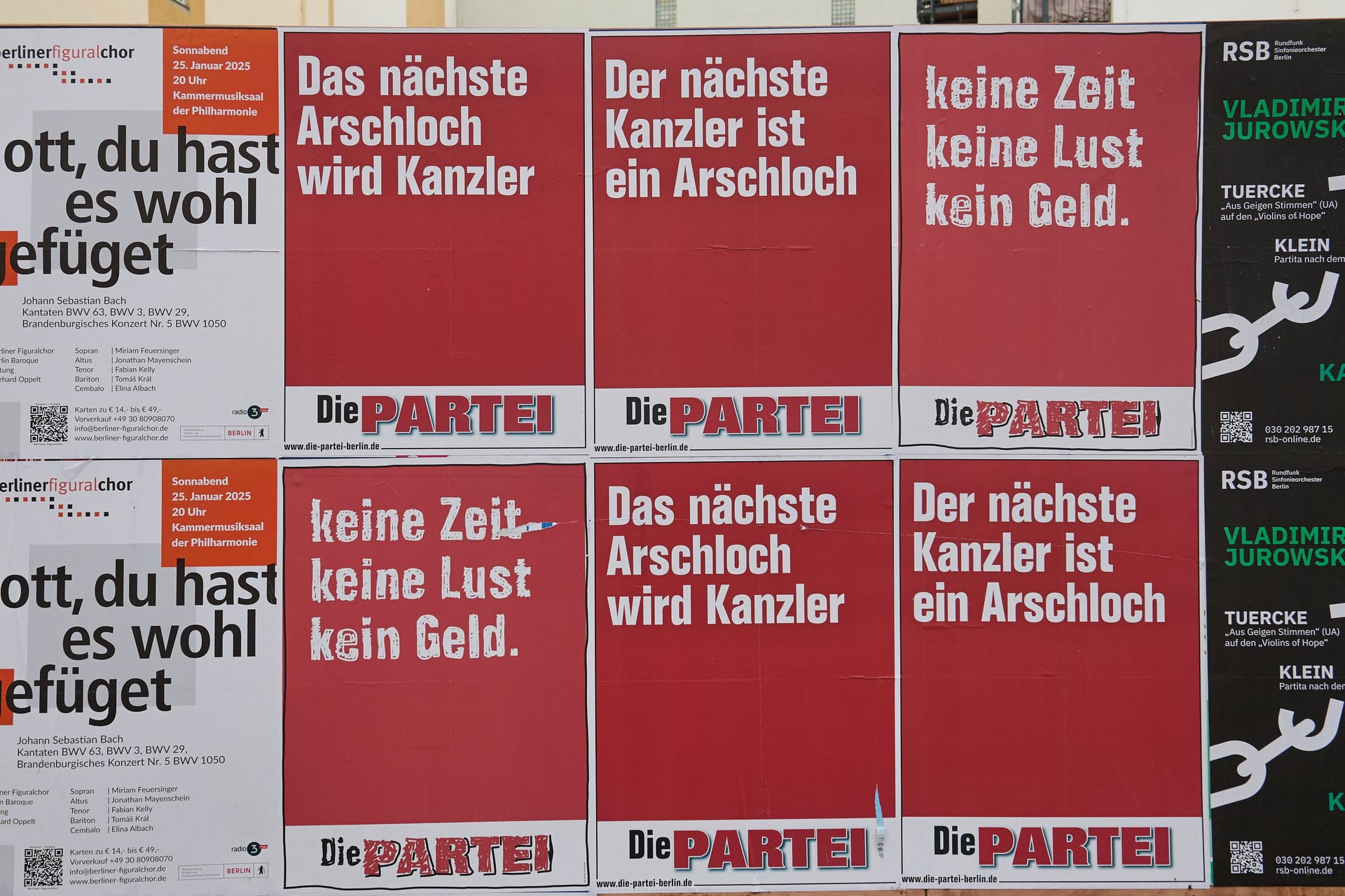 Wahlplakate von "Die PARTEI" (Archivbild): Die Satirepartei ist für ihre ironischen und sarkastischen Sprüche bekannt.