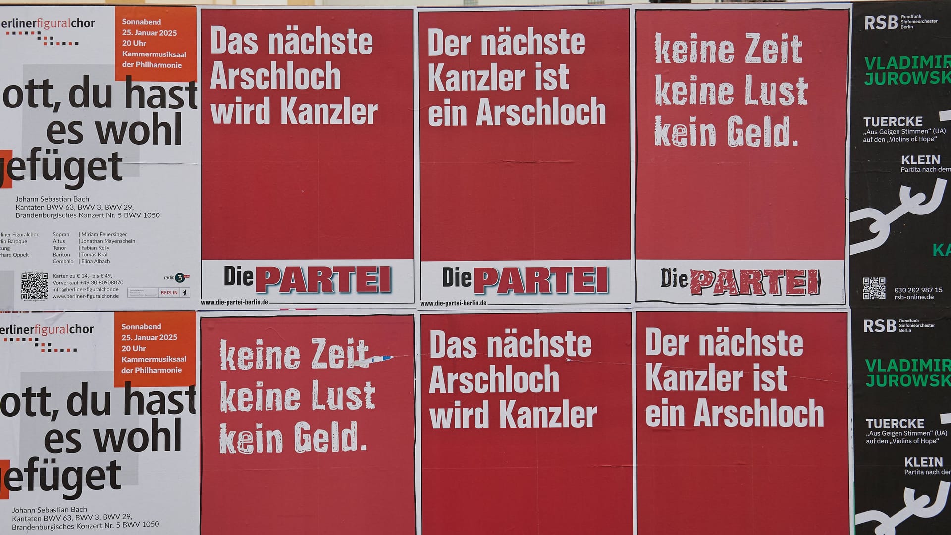 Wahlplakate von "Die PARTEI" (Archivbild): Die Satirepartei ist für ihre ironischen und sarkastischen Sprüche bekannt.