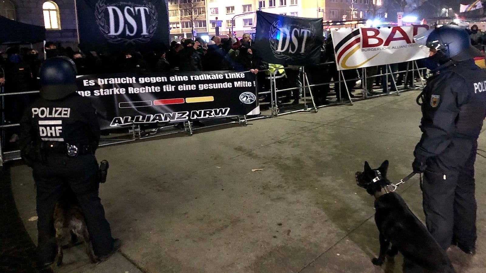 Der rechtsextreme Aufmarsch hat sein Ziel – den Hauptbahnhof – erreicht.