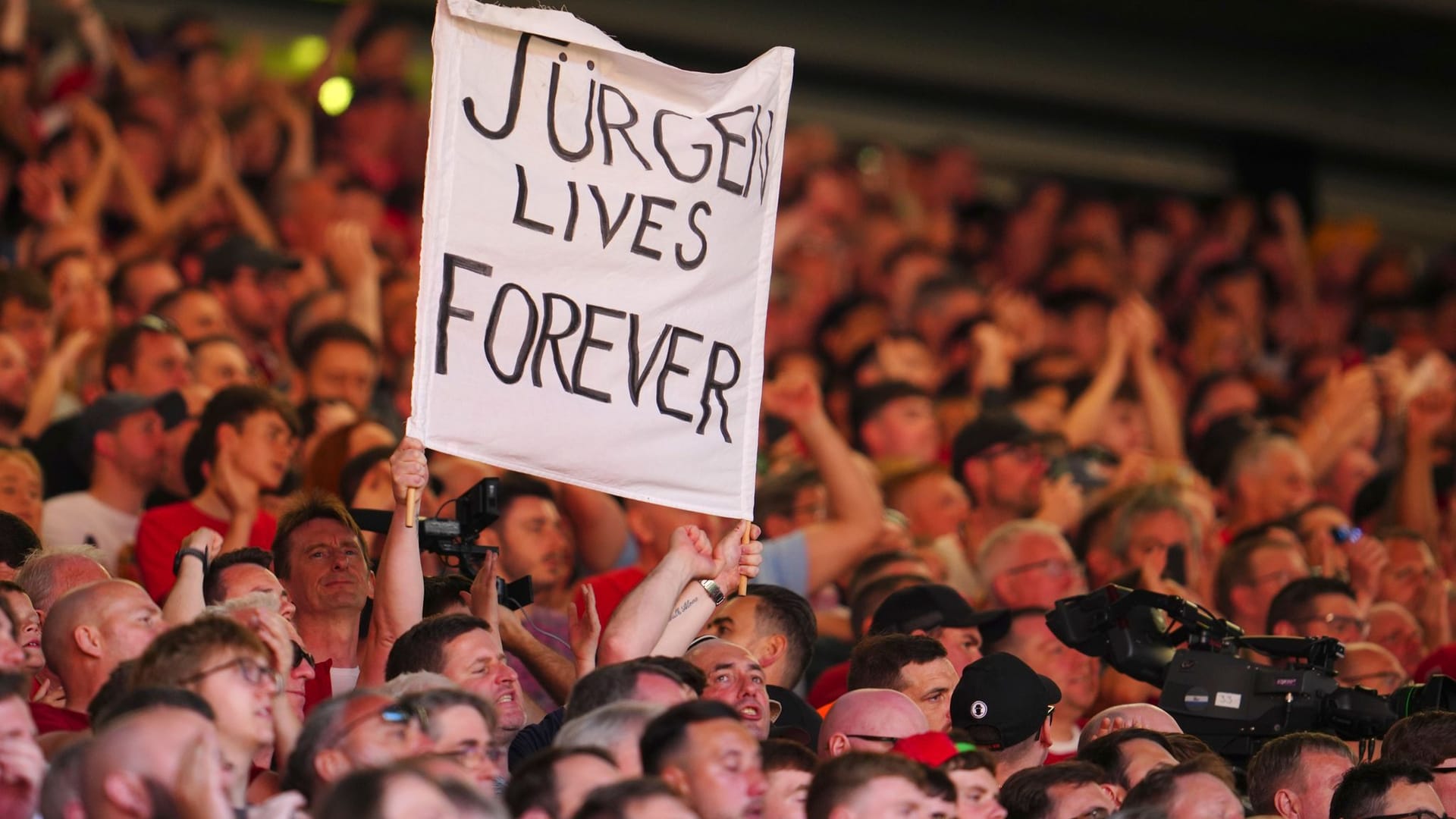 Die Liverpool-Fans feiern Jürgen Klopp