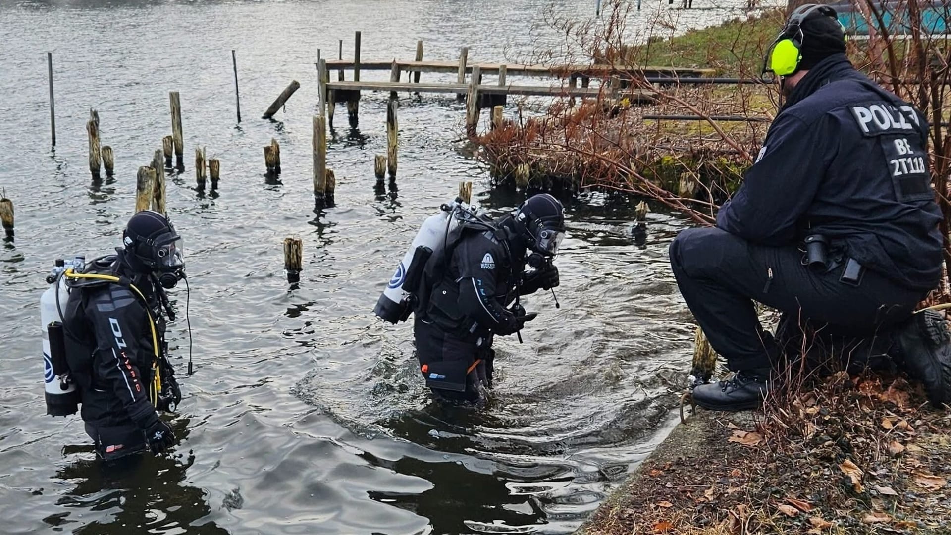 Polizeieinsatz mit Tauchern