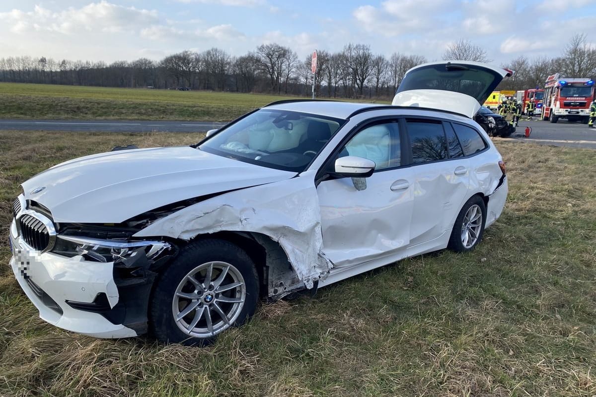 Bei einem Unfall in Buxtehude sind am Montag sieben Personen verletzt worden.