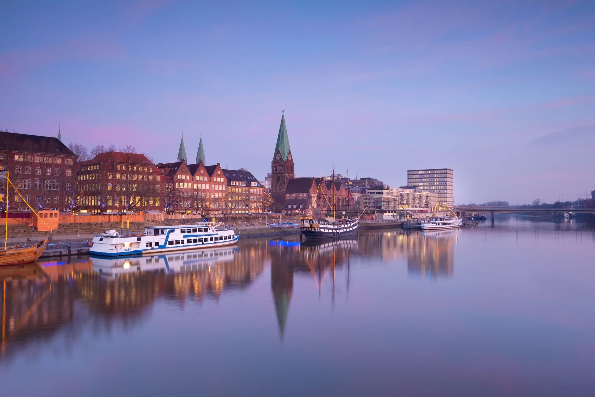 Sonnenuntergang in Bremen (Symbolbild): Der Samstag soll besonders schön werden.