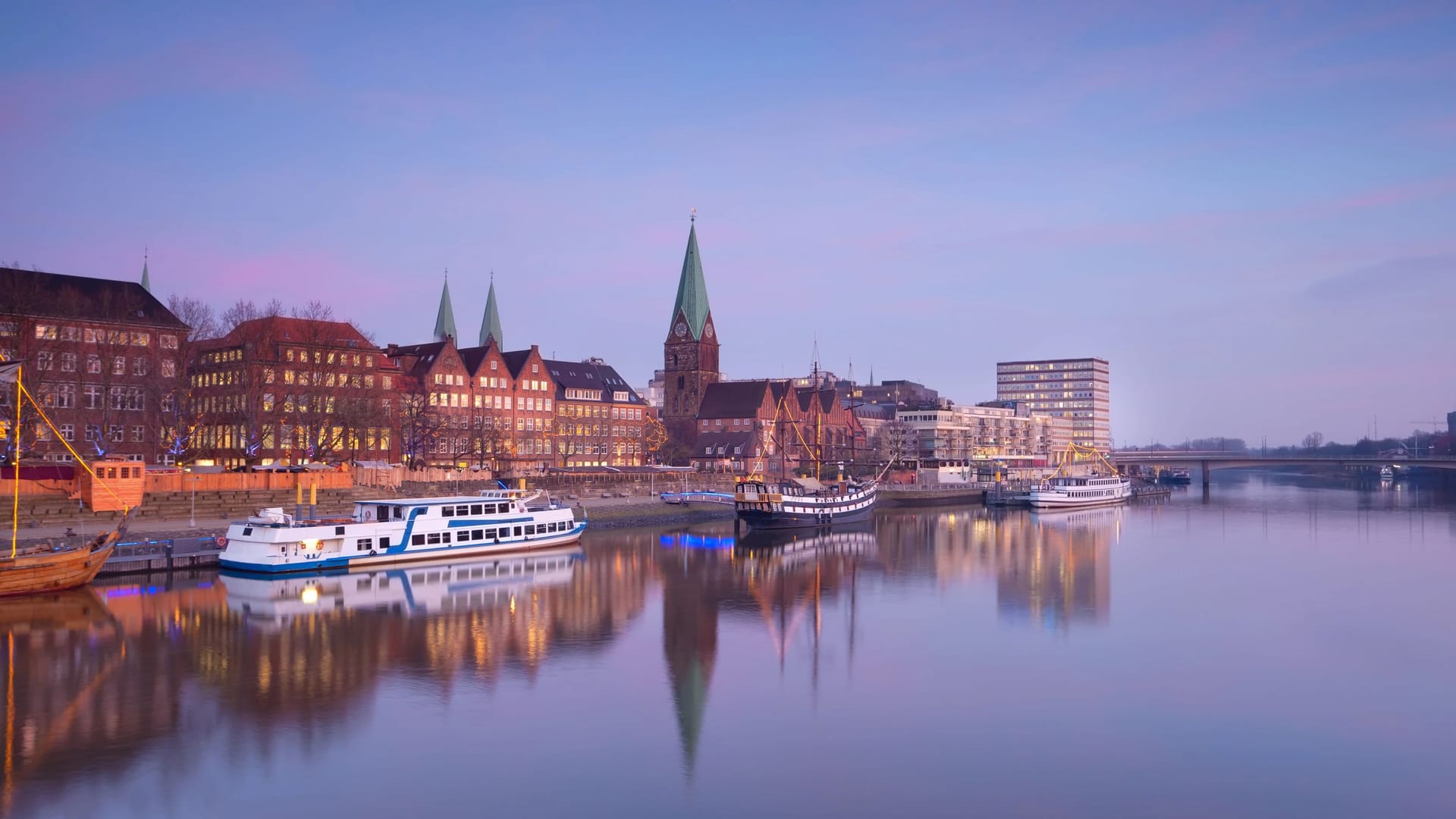 Sonnenuntergang in Bremen (Symbolbild): Der Samstag soll besonders schön werden.