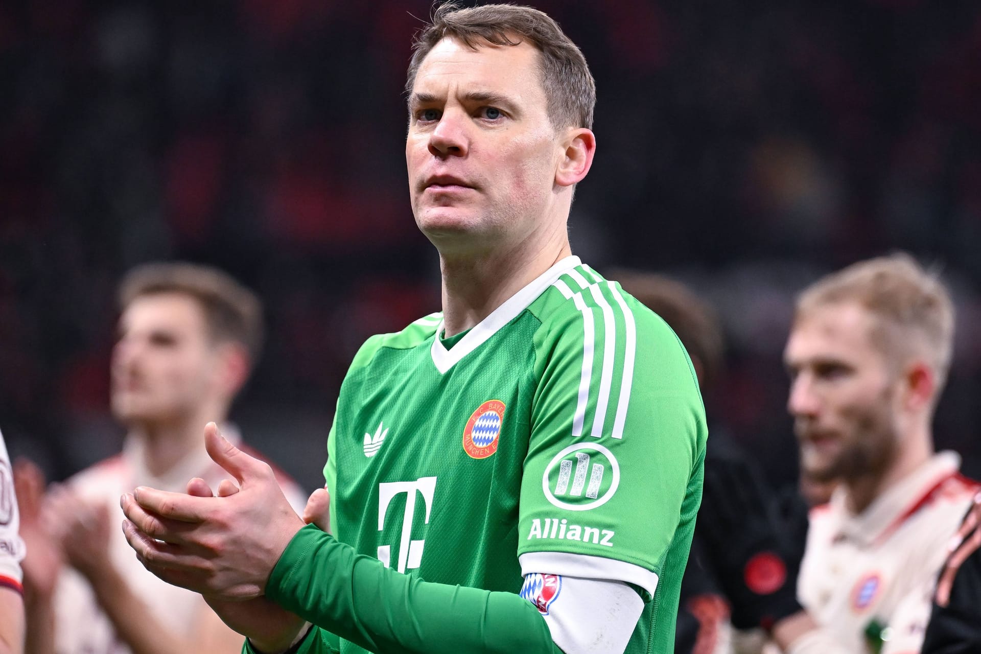 Durchgeatmet: Bayern-Torwart Manuel Neuer nach dem Topspiel in Leverkusen.