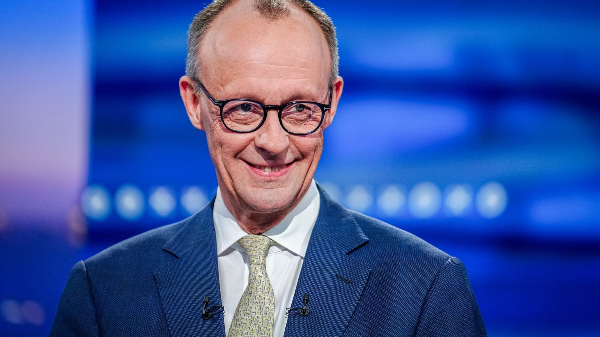 Friedrich Merz, Unions-Kanzlerkandidat und CDU-Bundesvorsitzender, nimmt am "Quadrell" der TV Diskussion zum Bundestagswahlkampf im Studio teil.