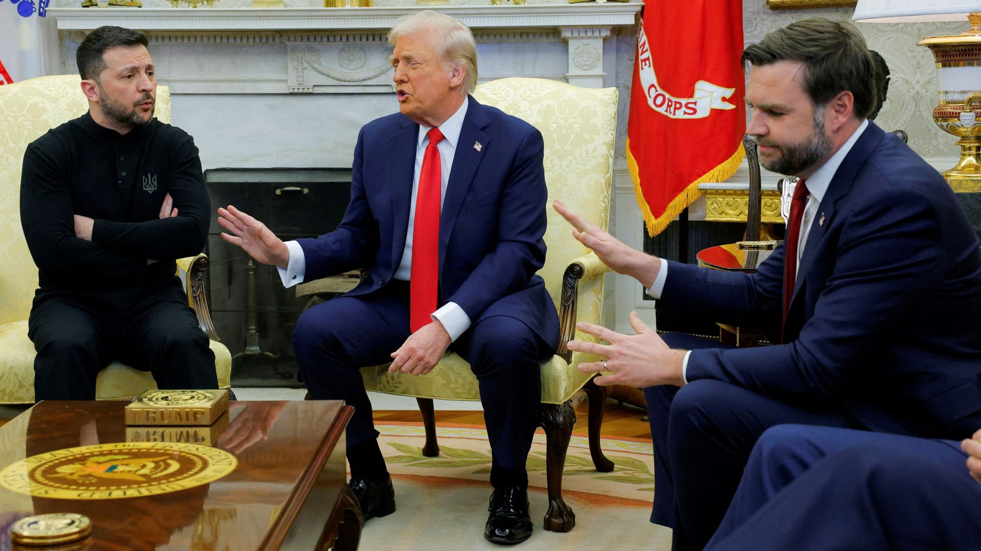 Wolodymyr Selenskyj mit Donald Trump und J. D. Vance im Oval Office: "Sie verhalten sich respektlos"