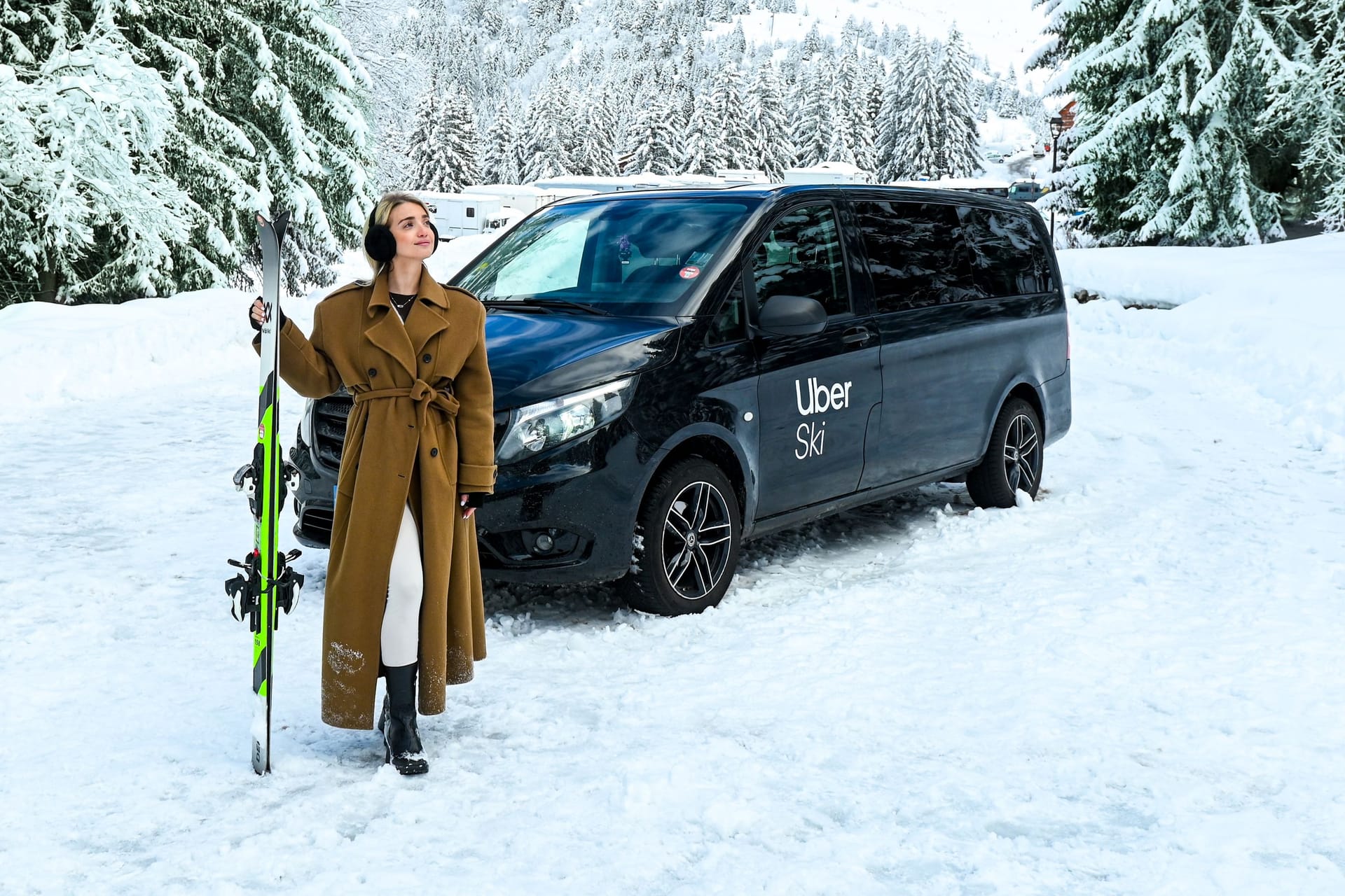 Ein Uber-Fahrzeug im Schnee: Der Fahrdienstleister fährt jetzt bestimmte Skigebiete an.